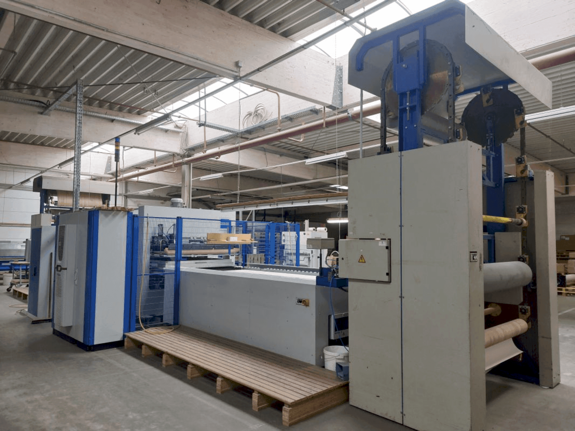 Frontansicht der WEMHÖNER Variopress Basic 1000S Maschine