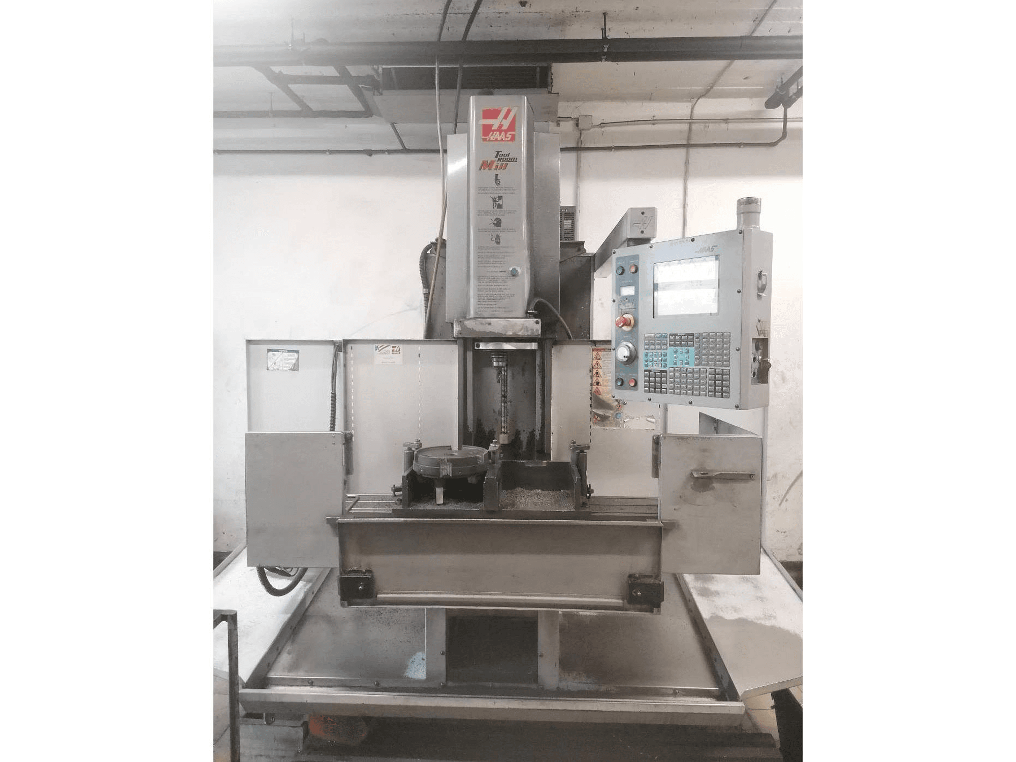 Frontansicht der HAAS TM2-HE Maschine