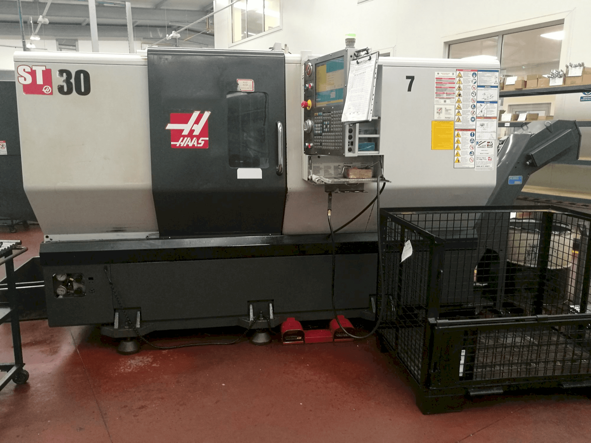 Frontansicht der HAAS ST-30 Maschine