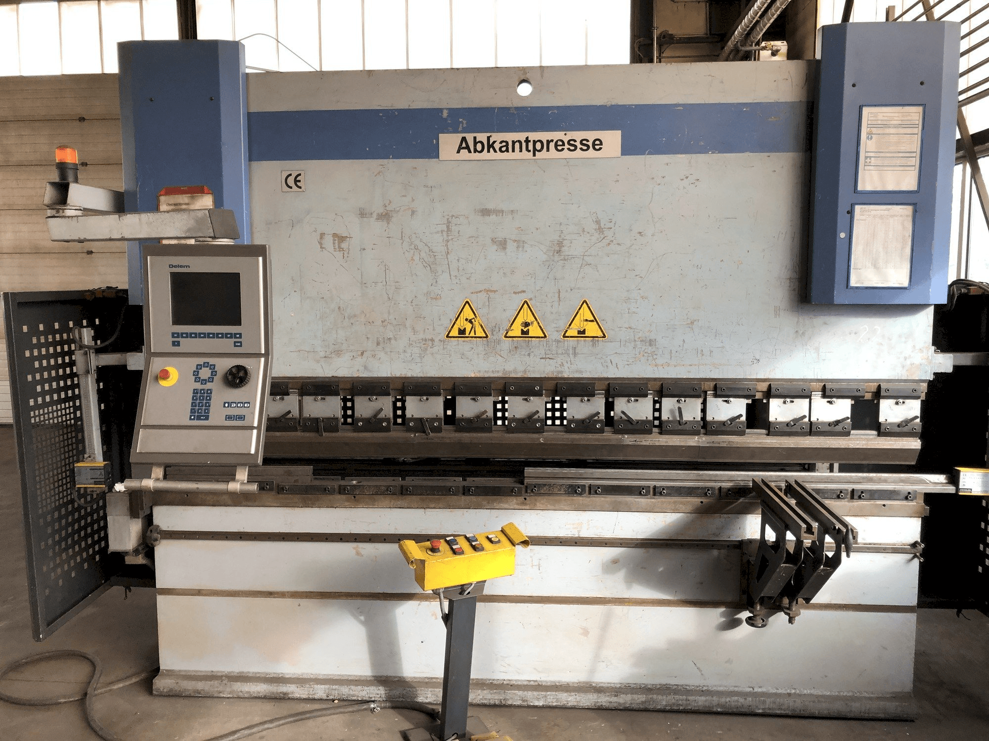 Frontansicht der Baykal APHS 3108x150 Maschine