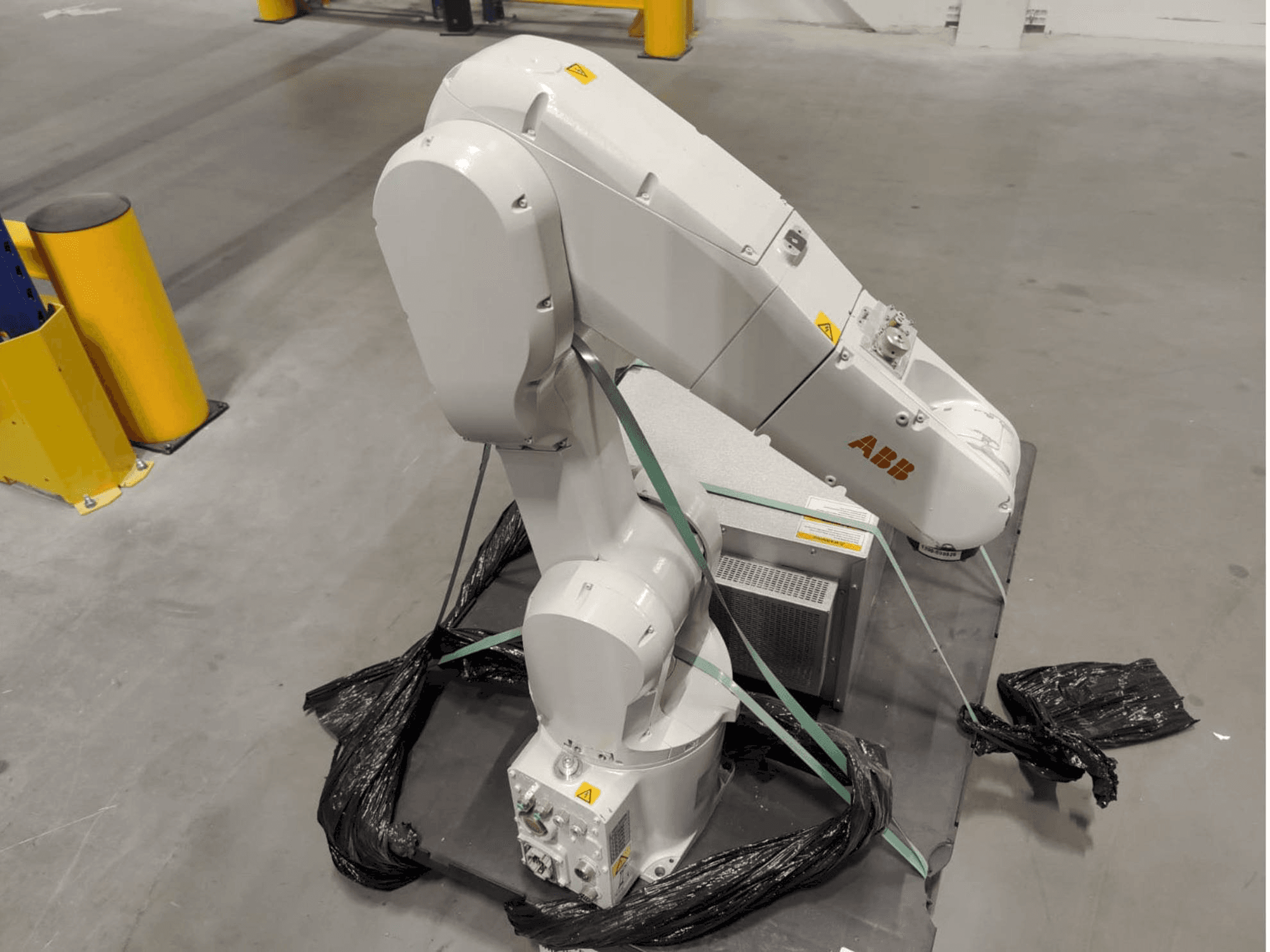 Frontansicht der ABB IRB1200 M2004 Maschine