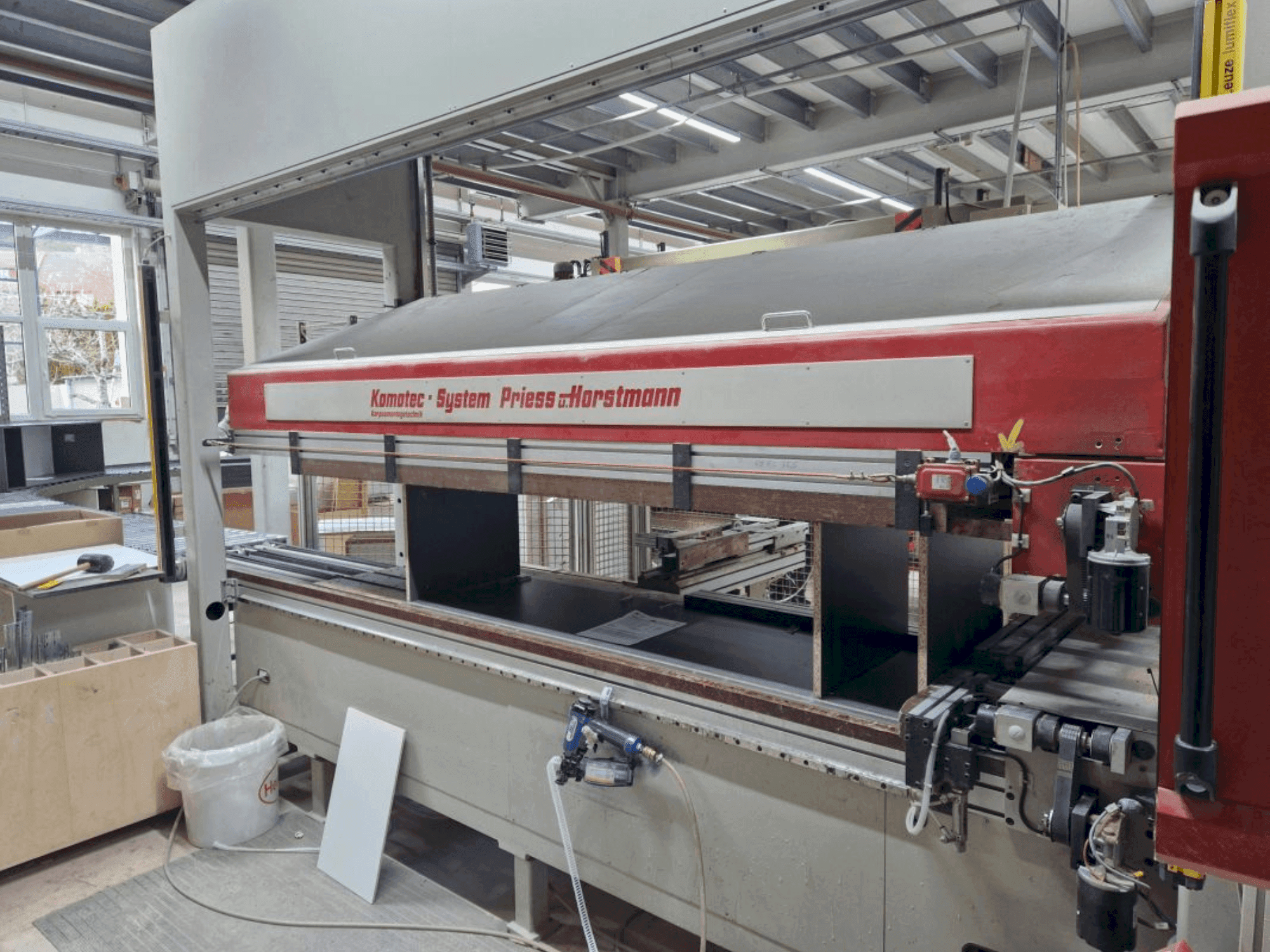 Frontansicht der Priess & Horstmann PBA-52M Maschine