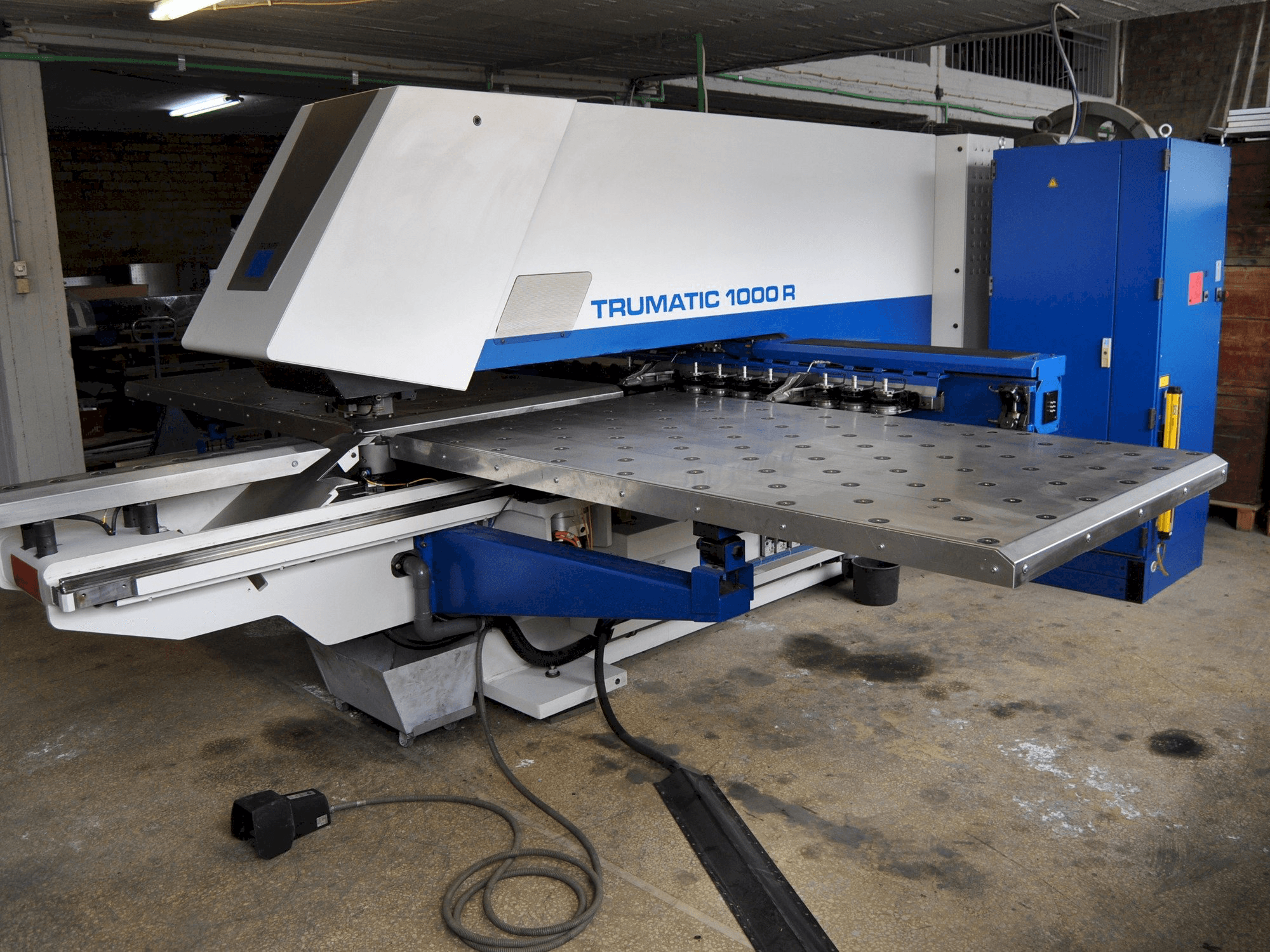 Frontansicht der Trumpf Trumatic 1000 R Maschine