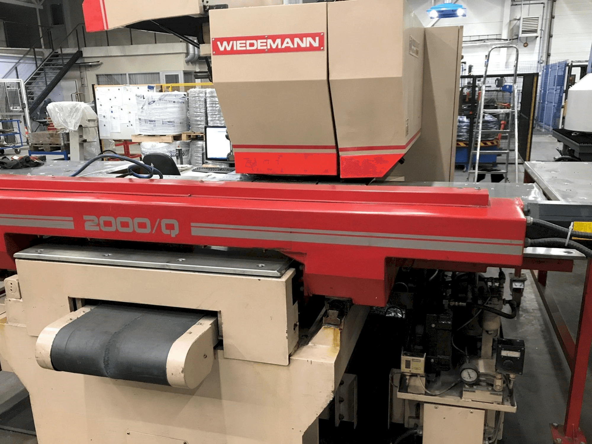 Frontansicht der MURATA Wiedemann 2000/Q Maschine