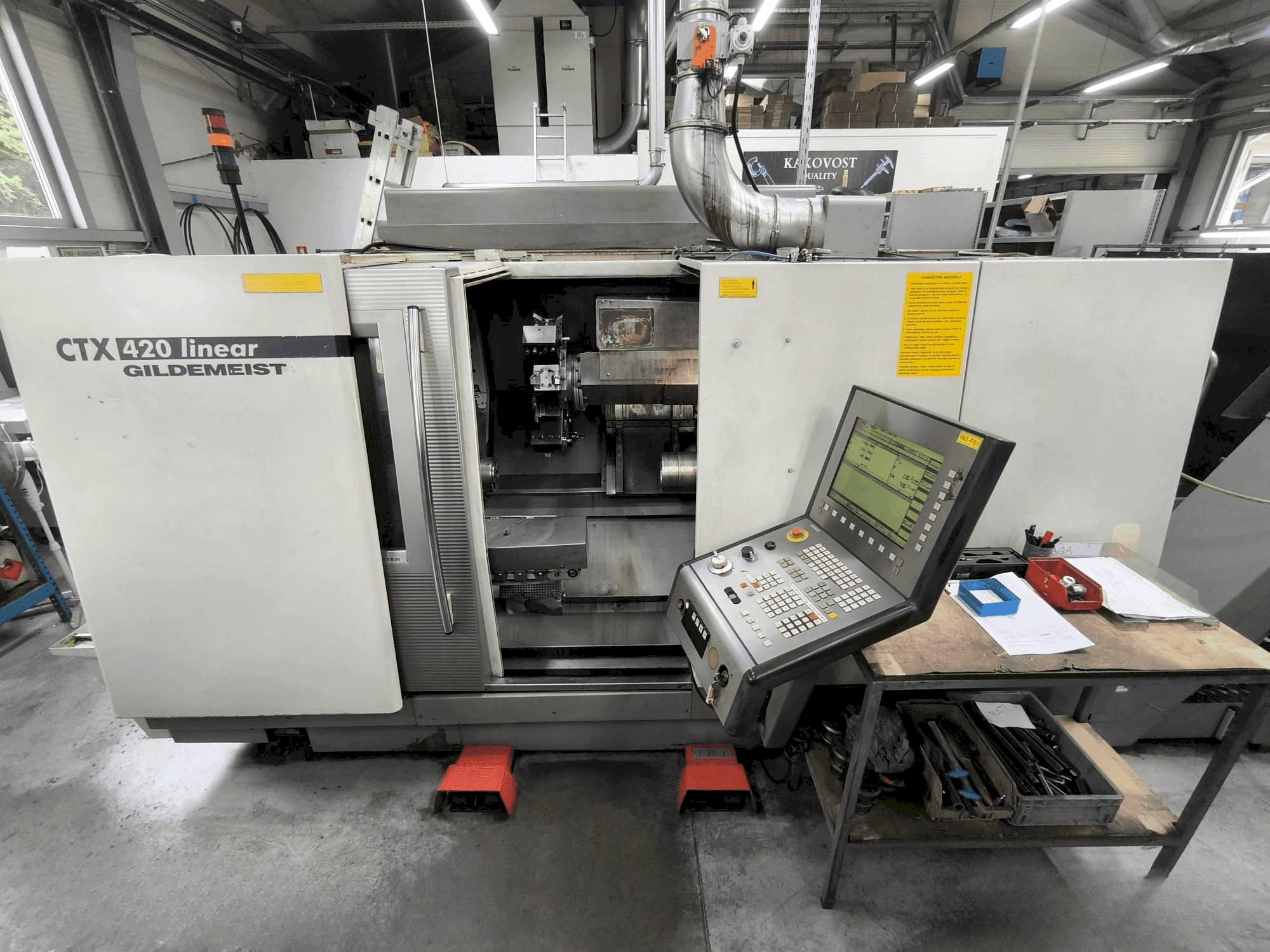 Frontansicht der Gildemeister GILDEMEISTER CTX 420 linear Maschine