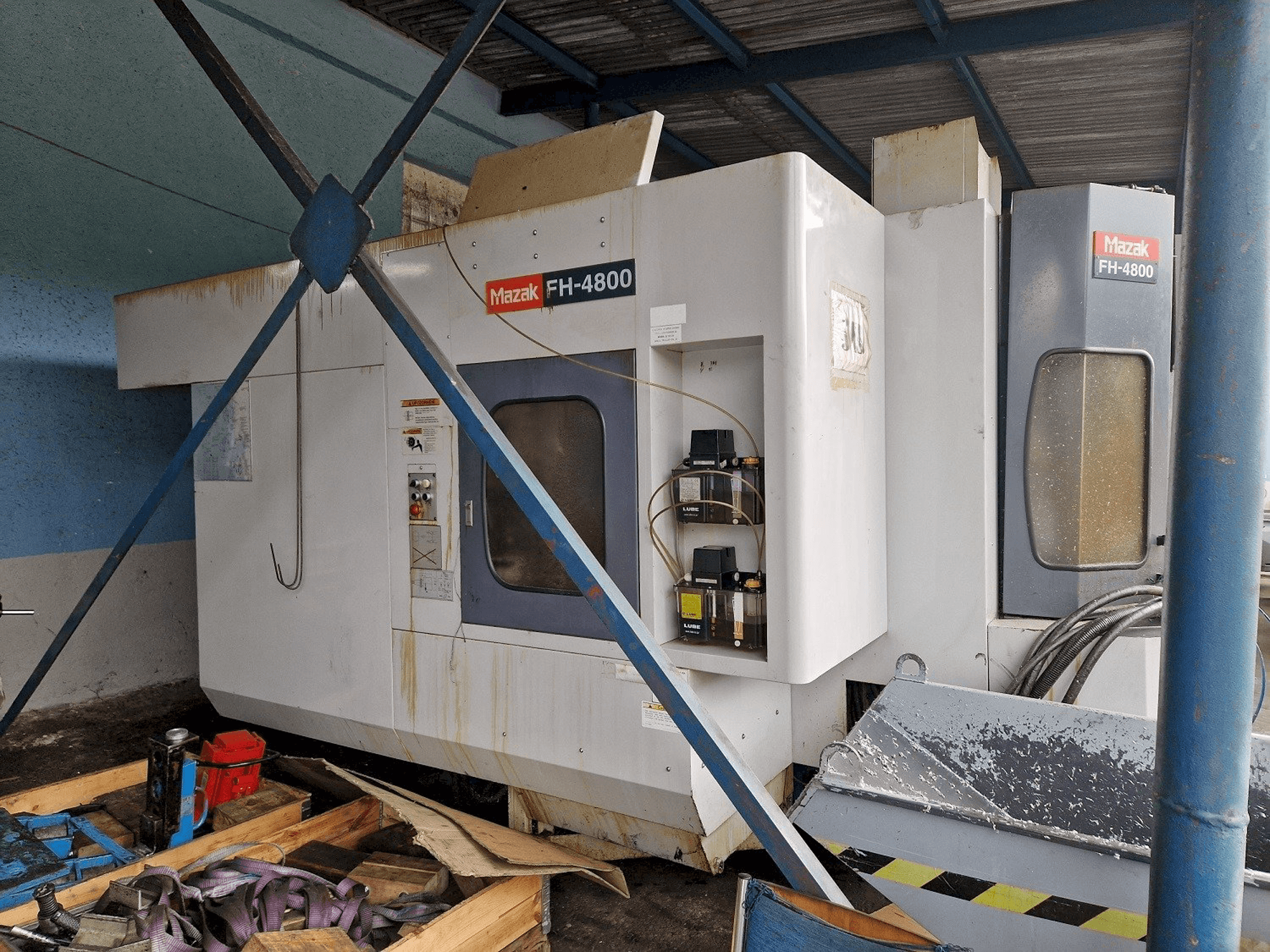 Frontansicht der Mazak Maschine