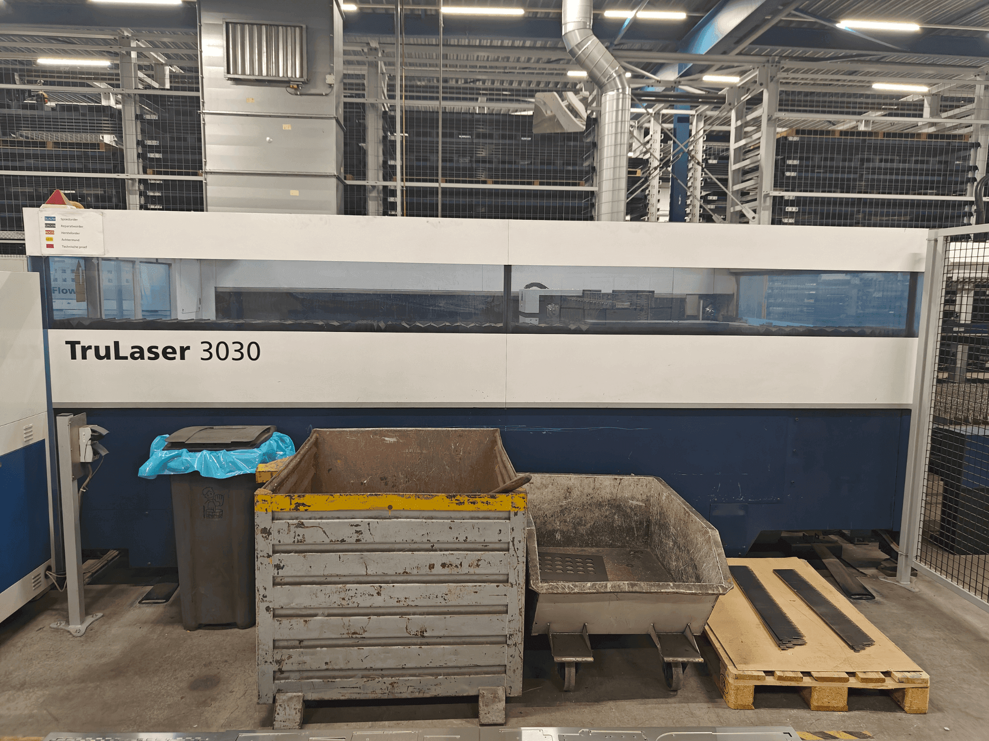 Frontansicht der TRUMPF TruLaser 3030 3,2kW CO2 Maschine
