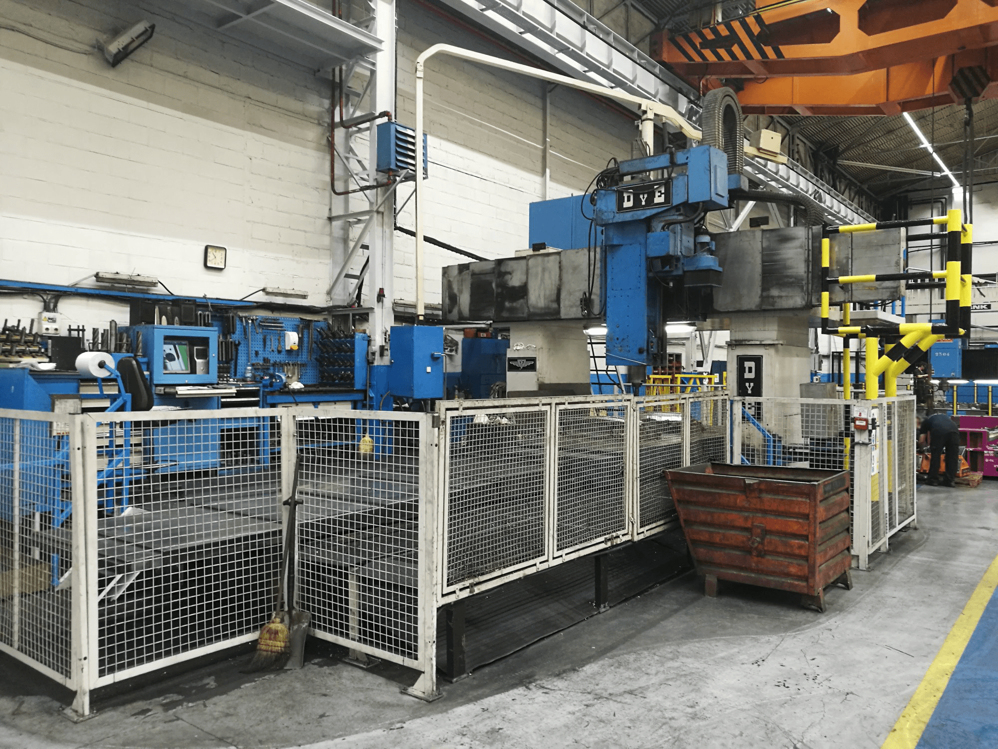 Rechte Ansicht der DYE FPF-2-N/C Maschine