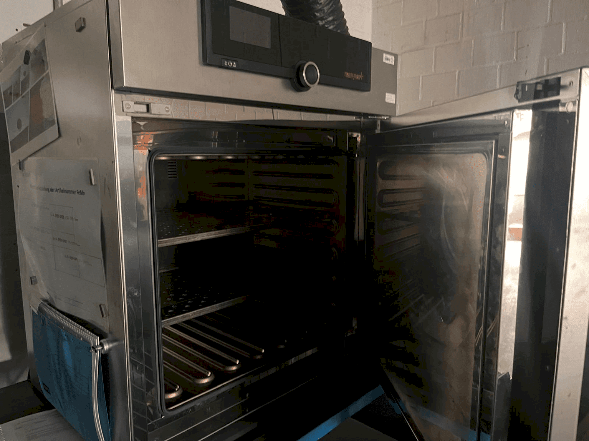 Frontansicht der MEMMERT UN110 Maschine