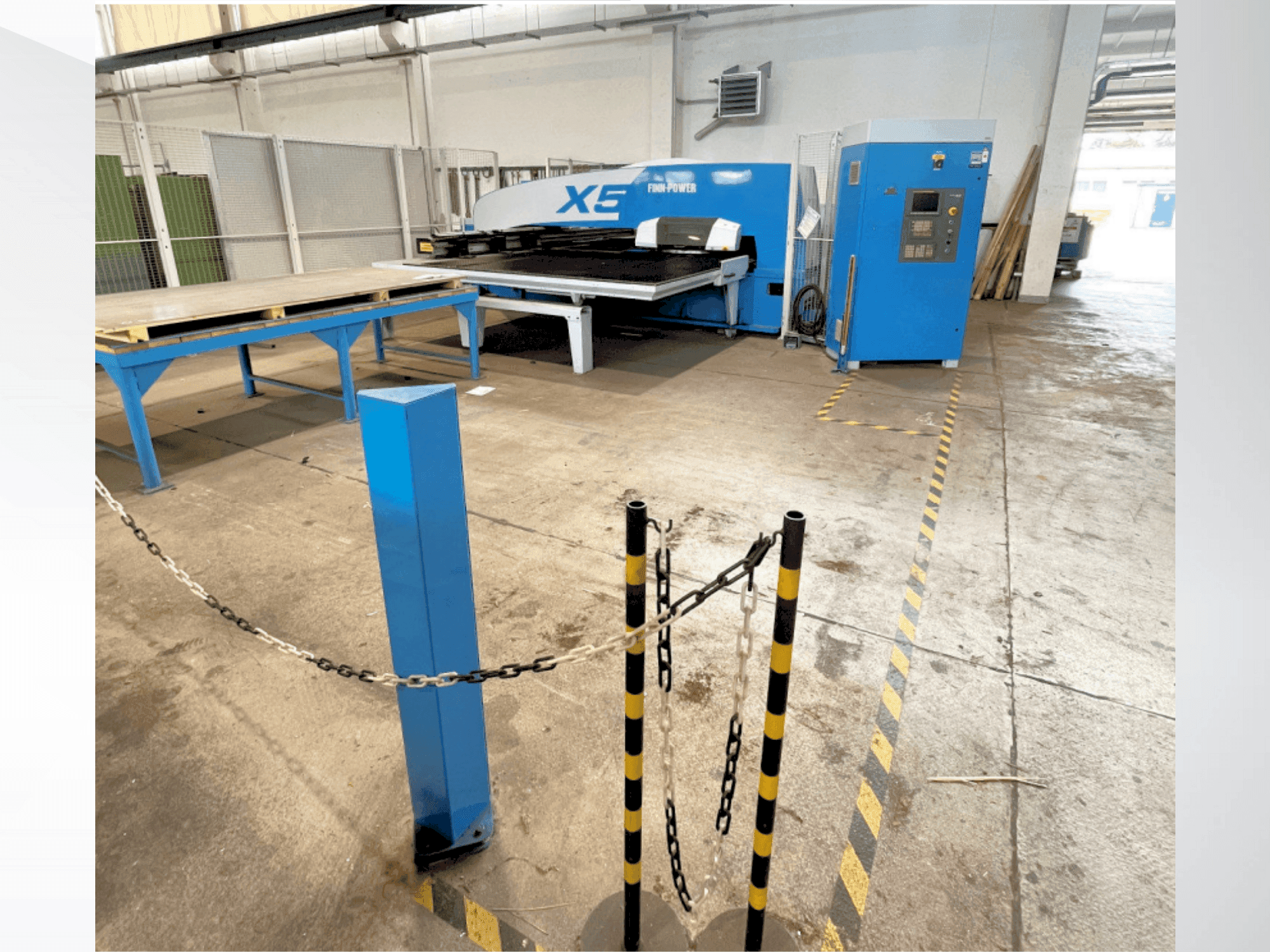 Frontansicht der Finn-Power X5 Maschine