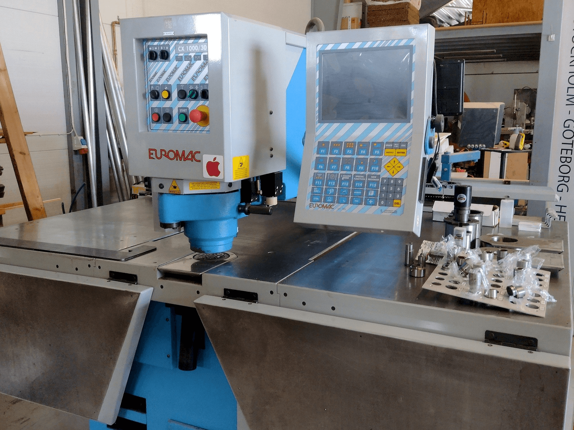 Frontansicht der Euromac CX 1000/30 Maschine