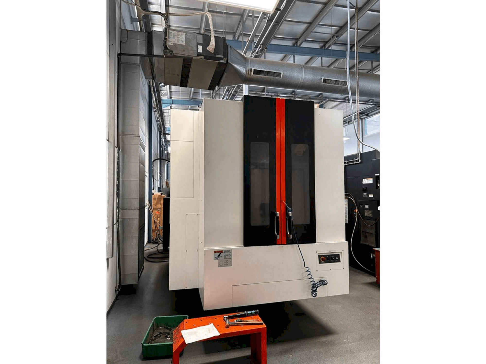 Frontansicht der Mazak NEXUS 4000-III Maschine