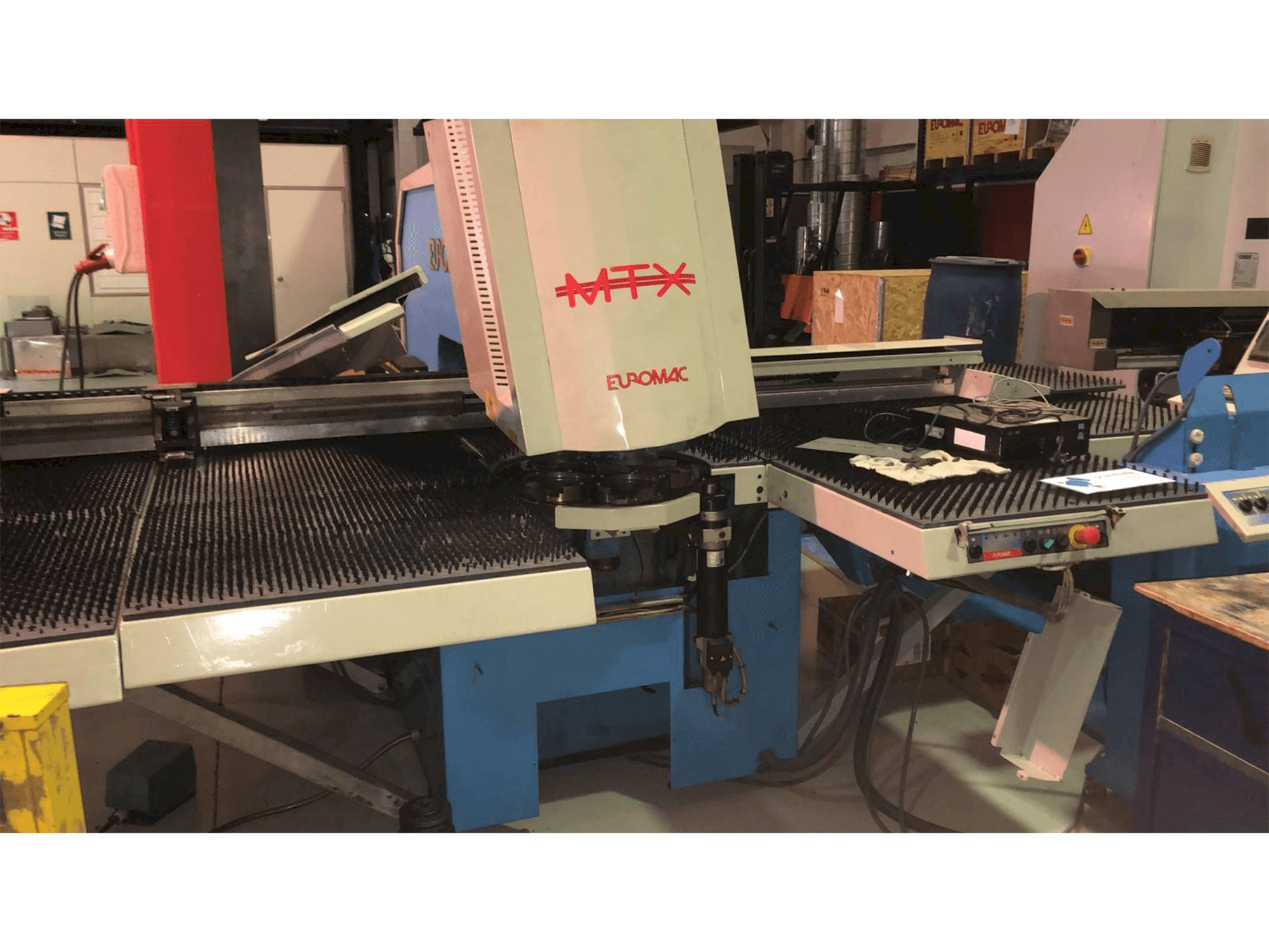 Frontansicht der Euromac MTX 1250/30 - 2000 Maschine