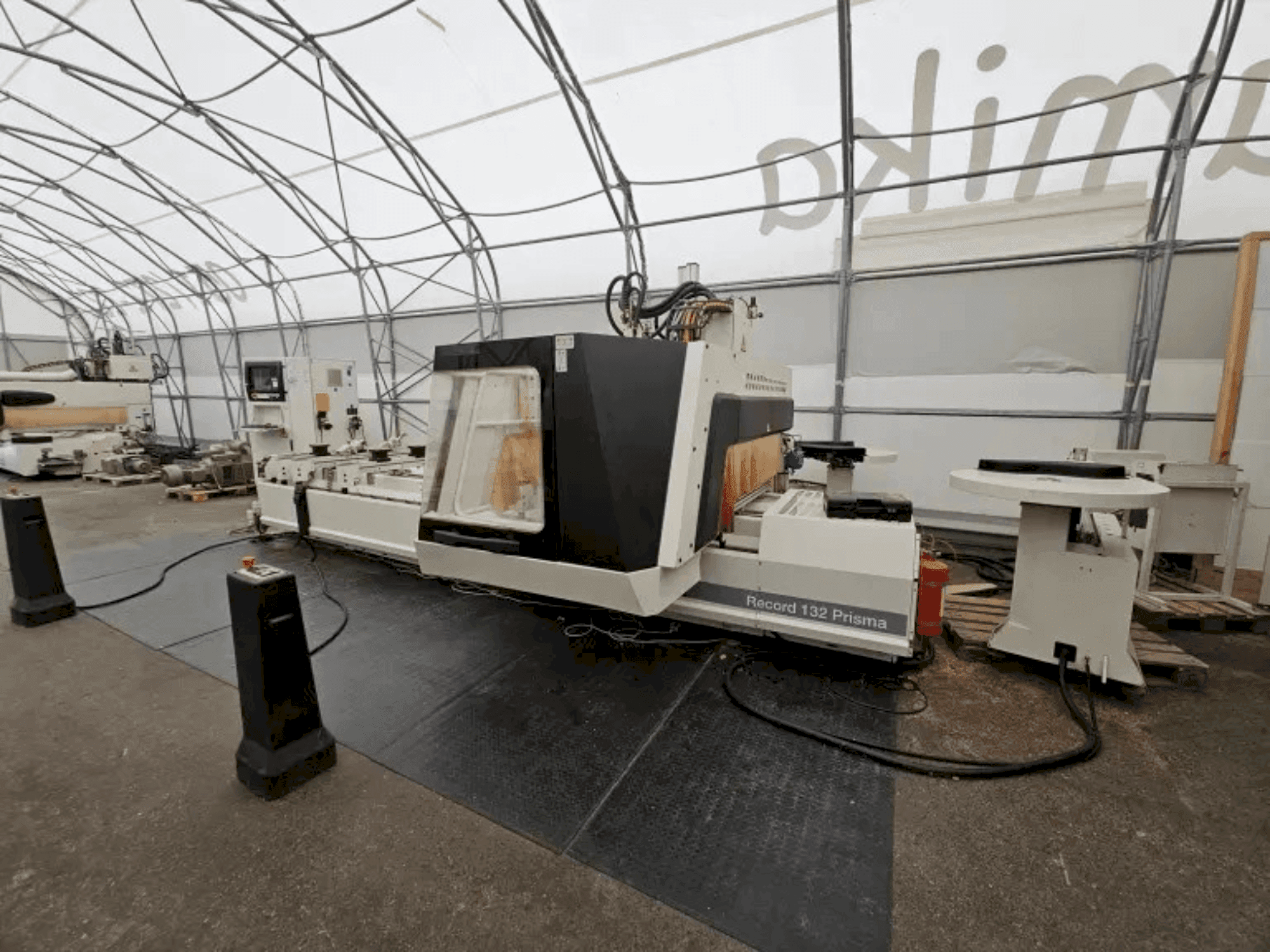 Frontansicht der SCM SCM Record 132 Prisma Maschine