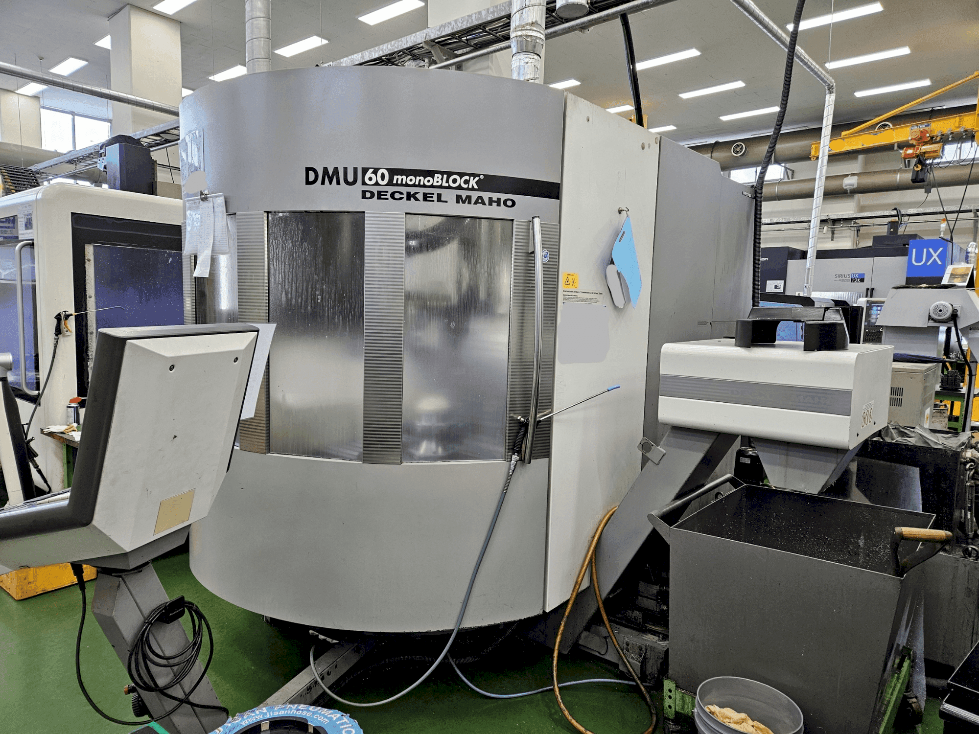 Frontansicht der DECKEL MAHO DMU 60 MonoBlock Maschine