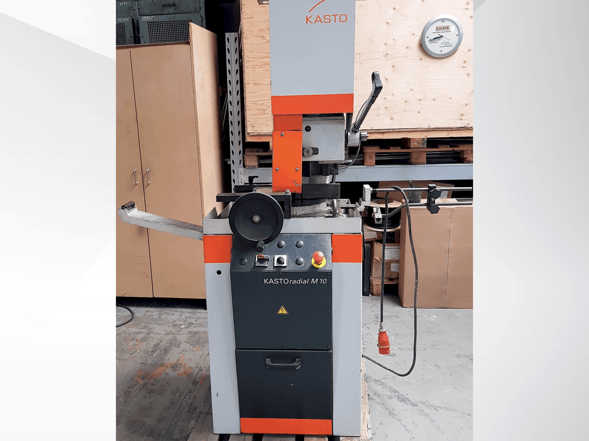 Frontansicht der KASTO Radial M10 Maschine