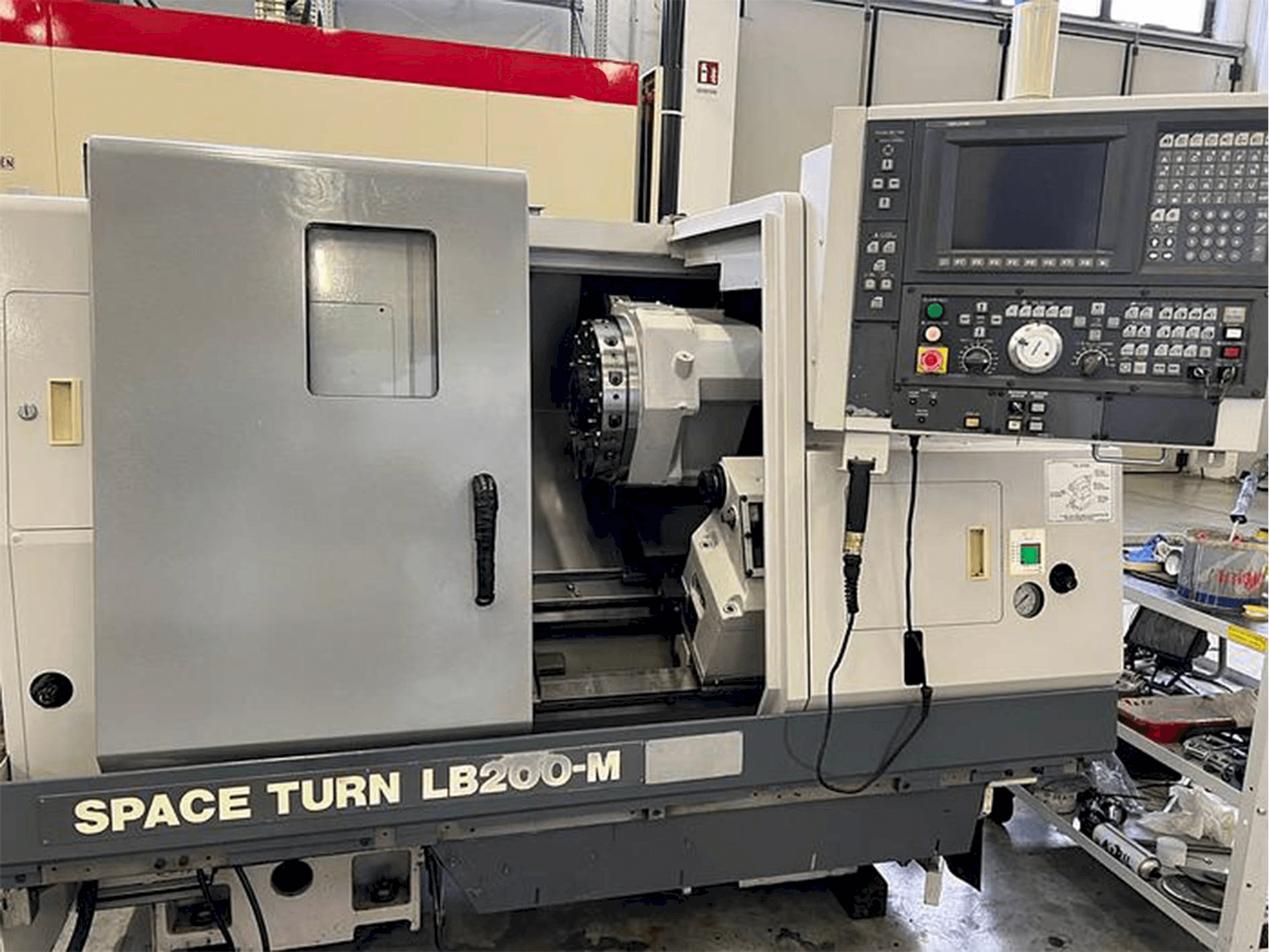 Frontansicht der Okuma Space Turn LB 200M Maschine