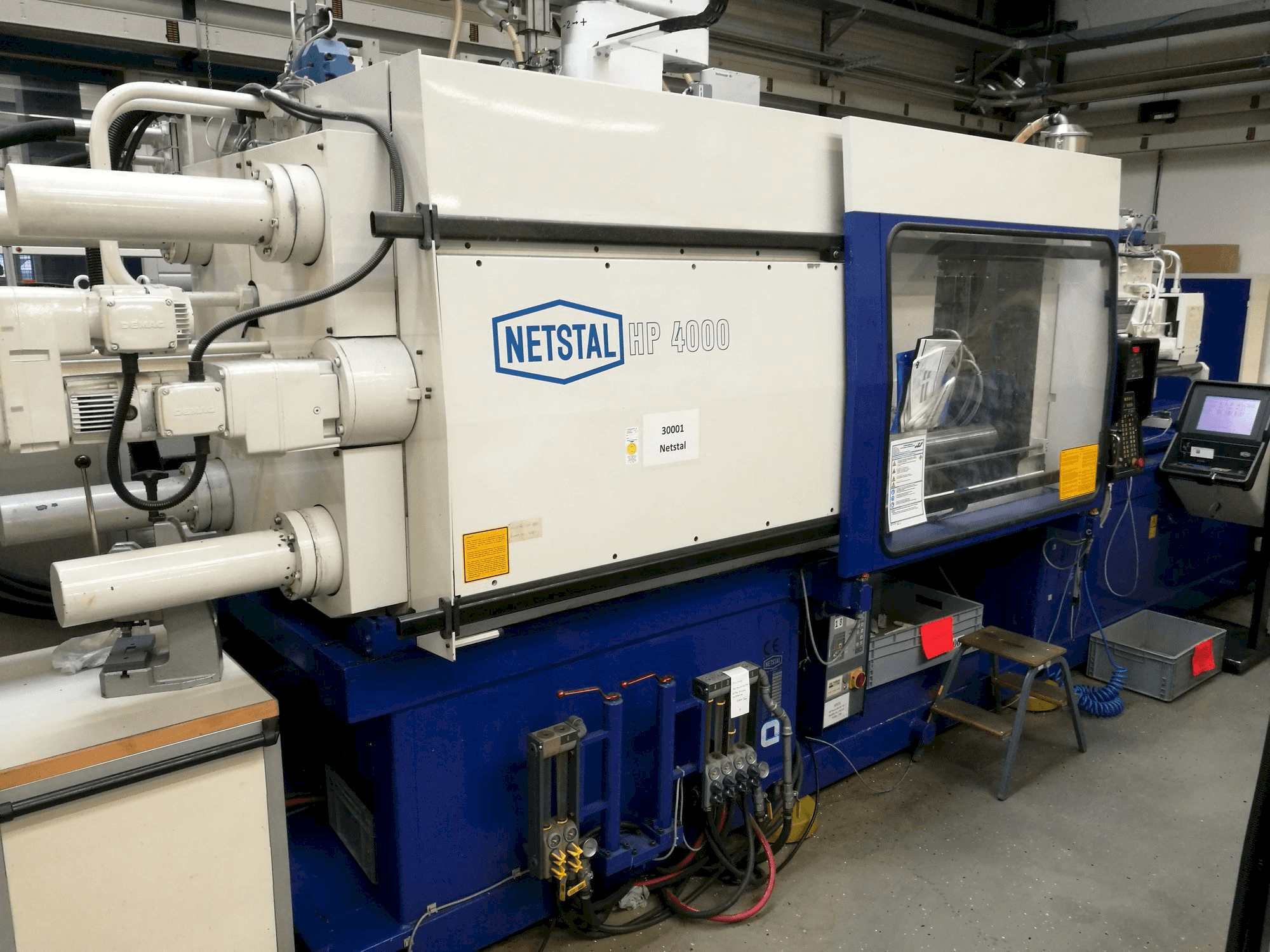 Frontansicht der Netstal HP4000/445-445 Maschine