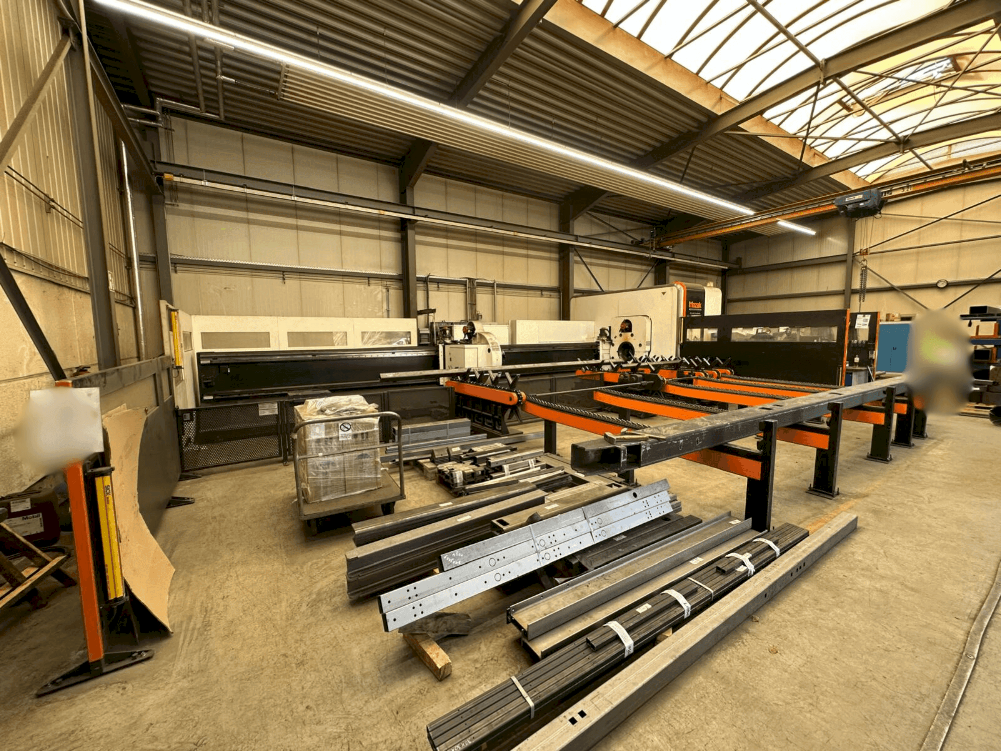 Frontansicht der Mazak FABRI GEAR 400 II Maschine