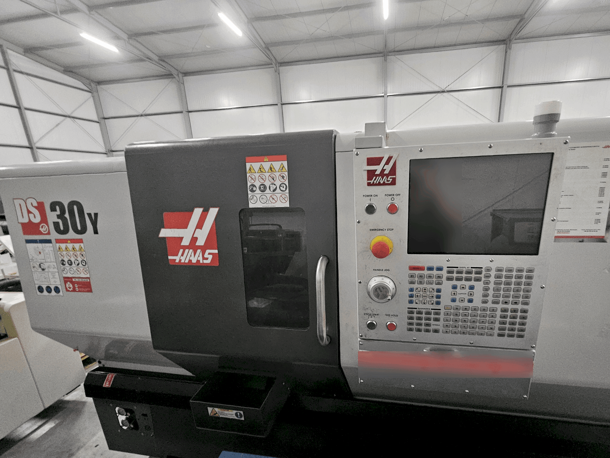 Frontansicht der HAAS DS-30Y Maschine