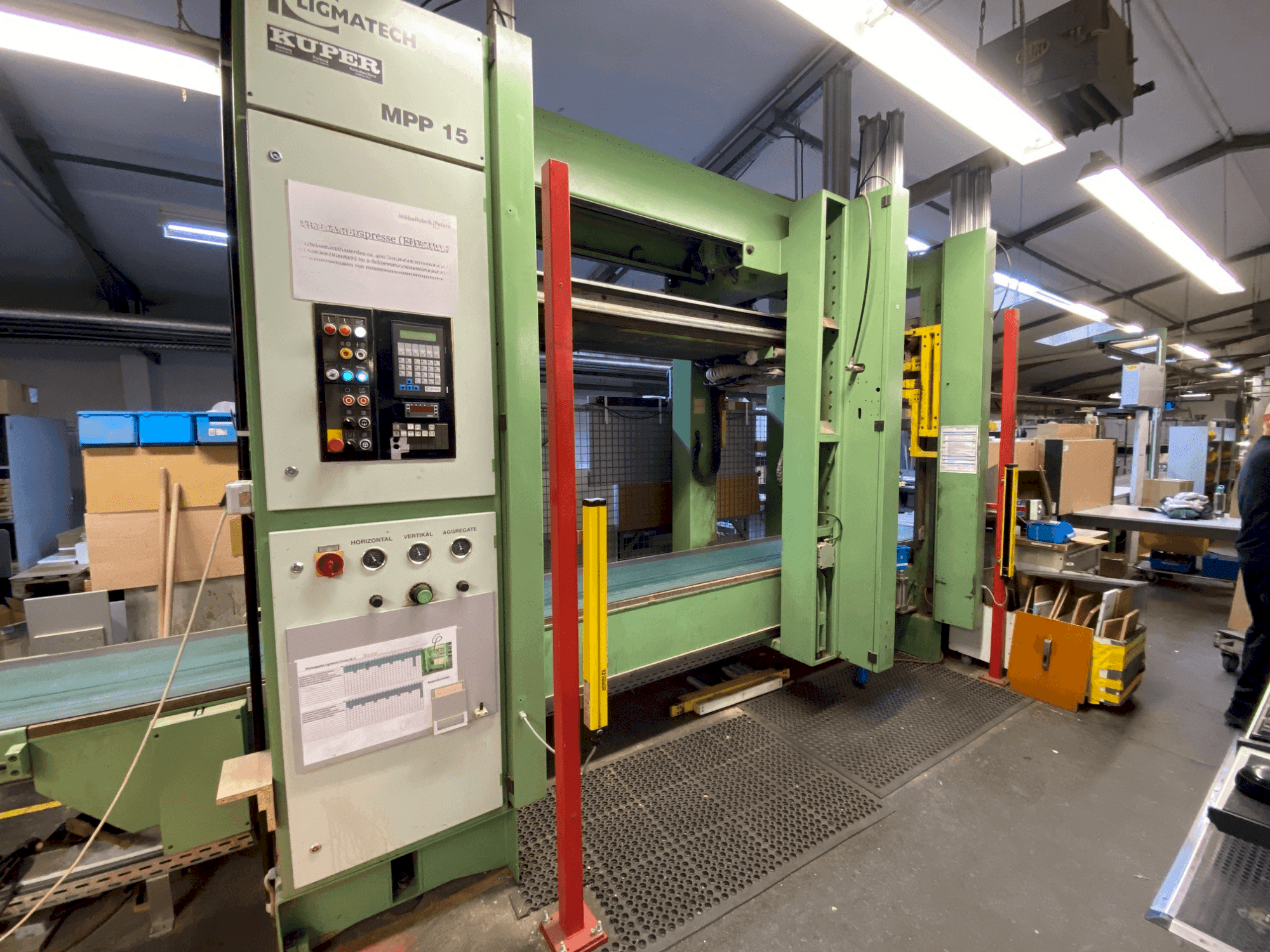 Frontansicht der LIGMATECH MPP 15 Maschine