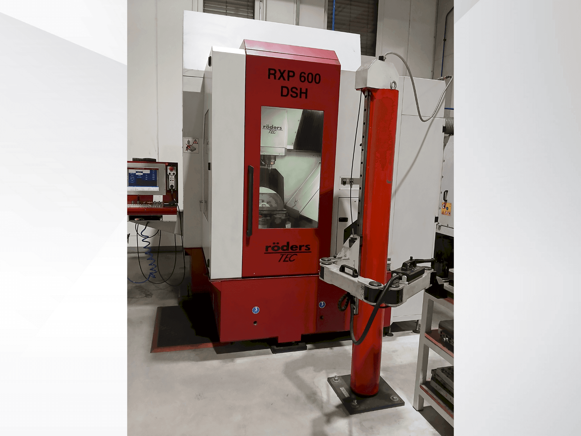 Frontansicht der Röders TEC RXP 600 DSH Maschine