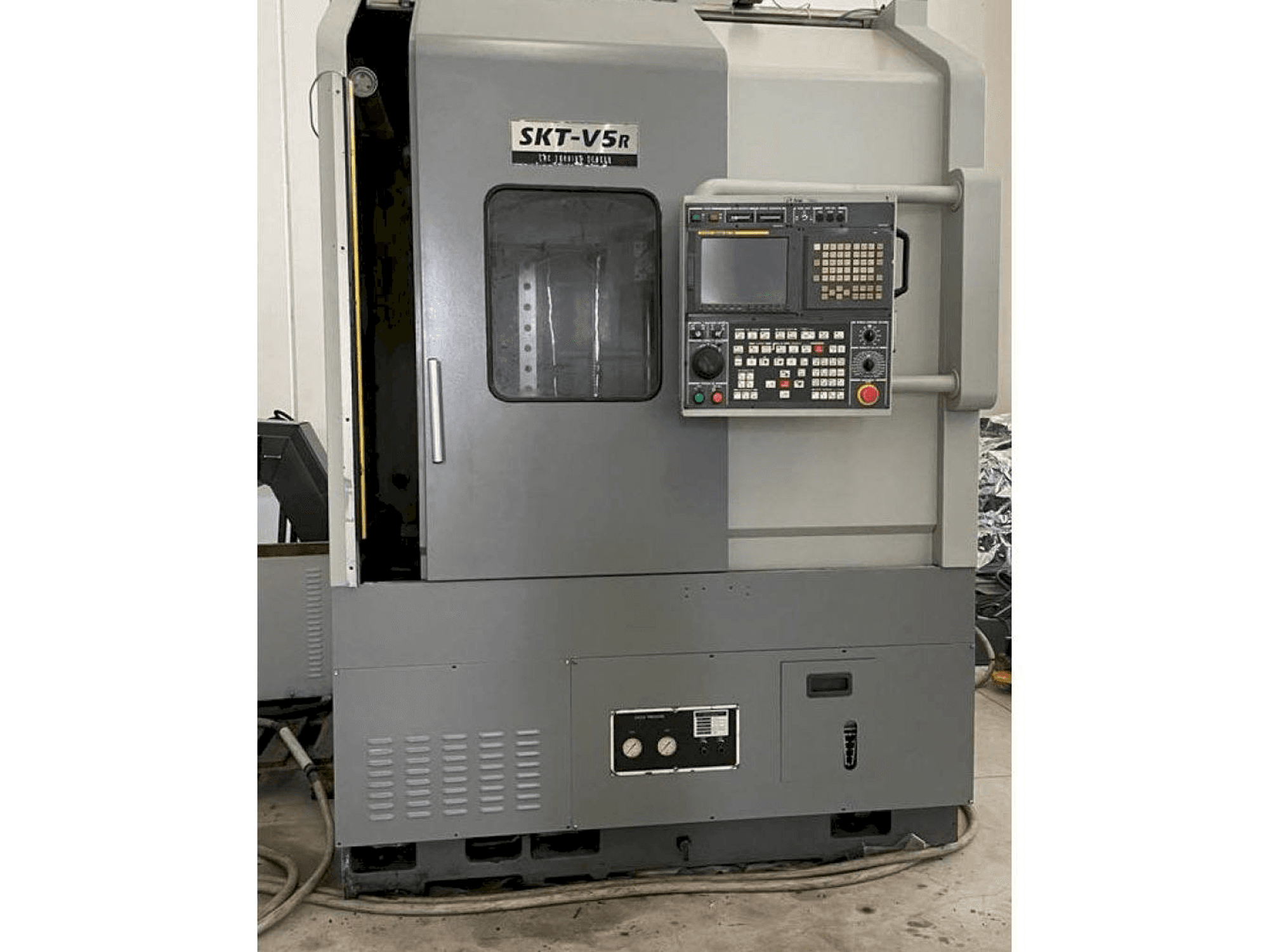 Frontansicht der Hyundai Hyundai SKT V5R Maschine