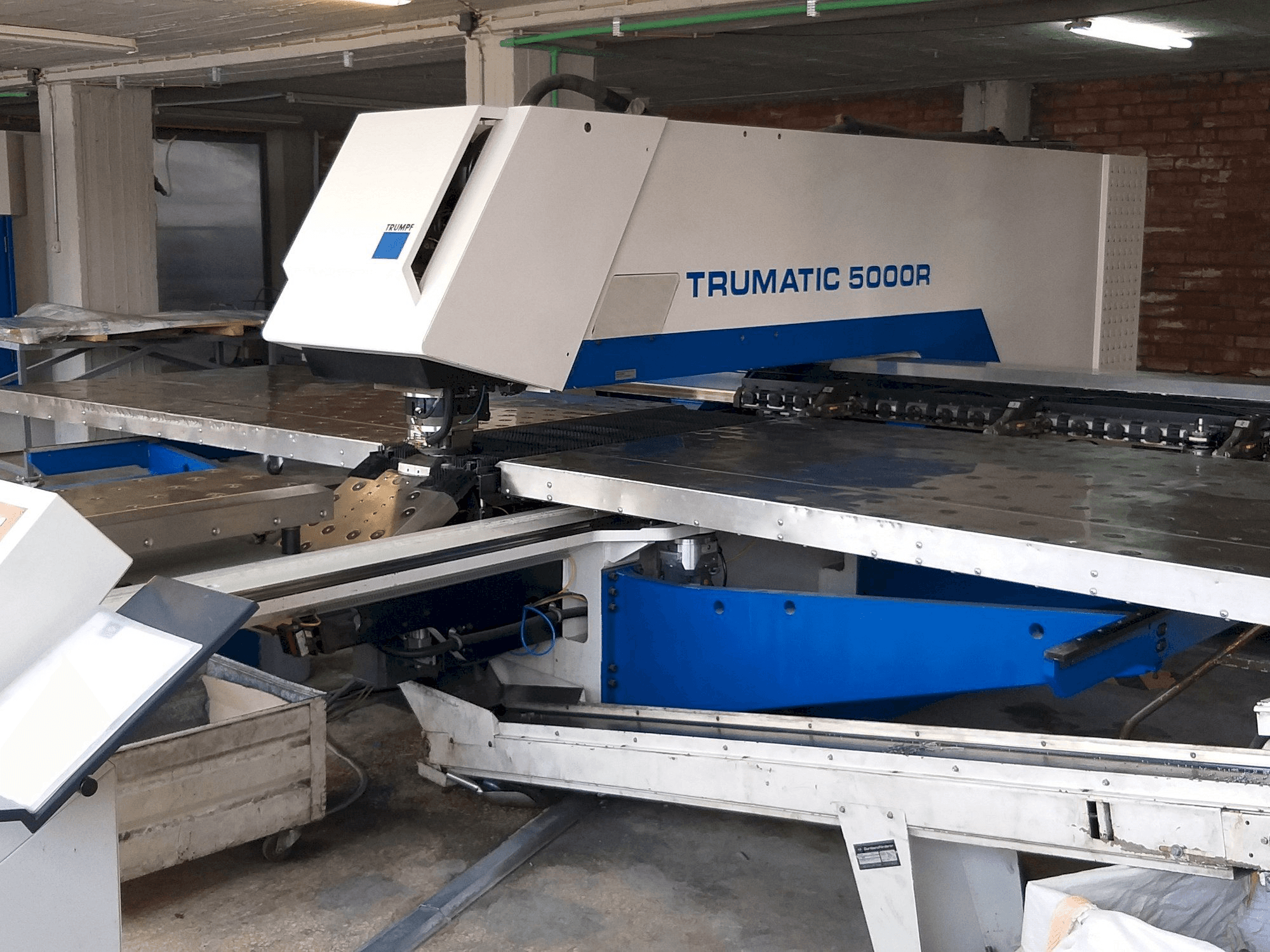 Frontansicht der Trumpf Trumatic 5000 R Maschine
