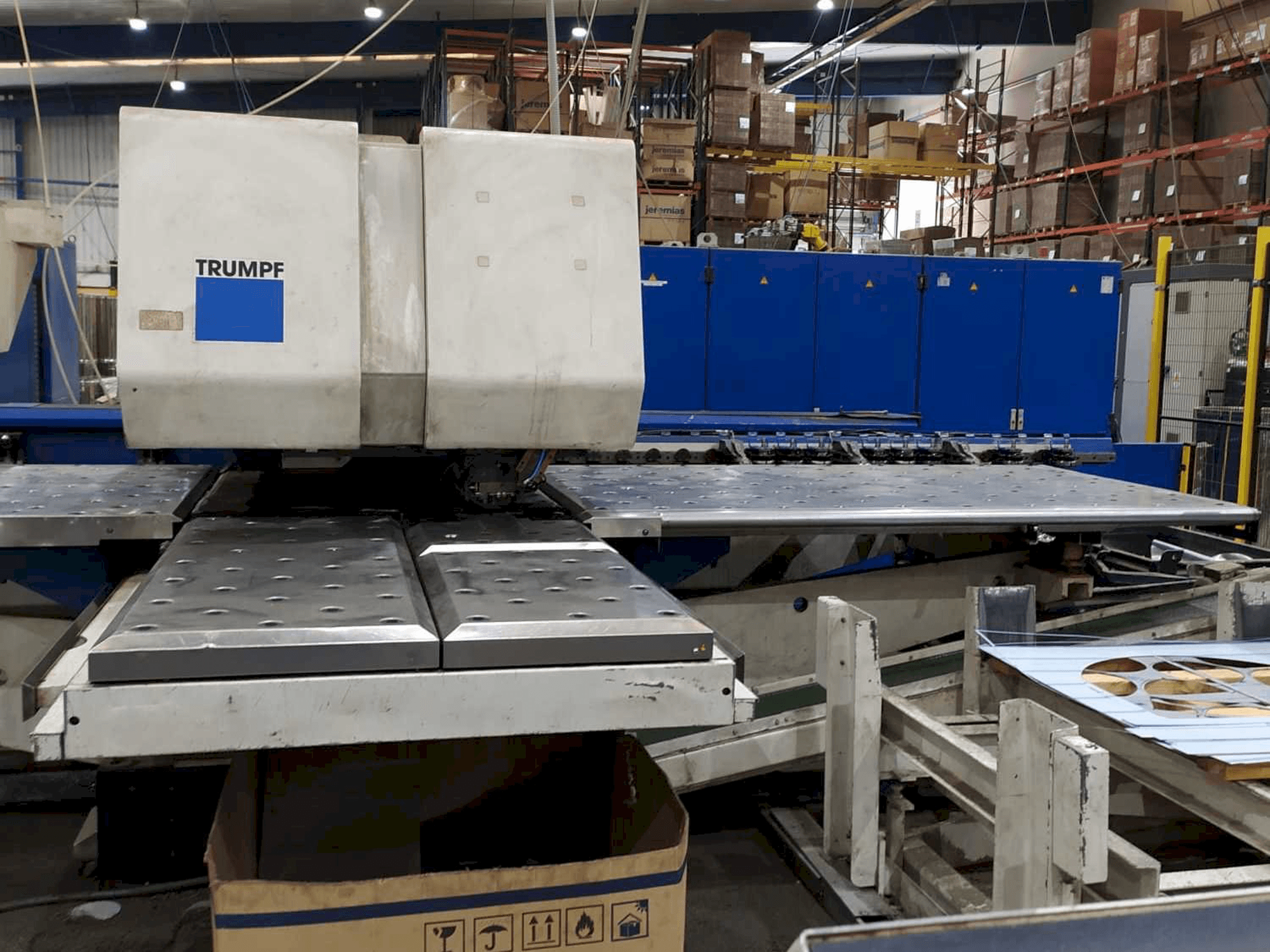 Frontansicht der Trumpf Trumatic 600L Maschine