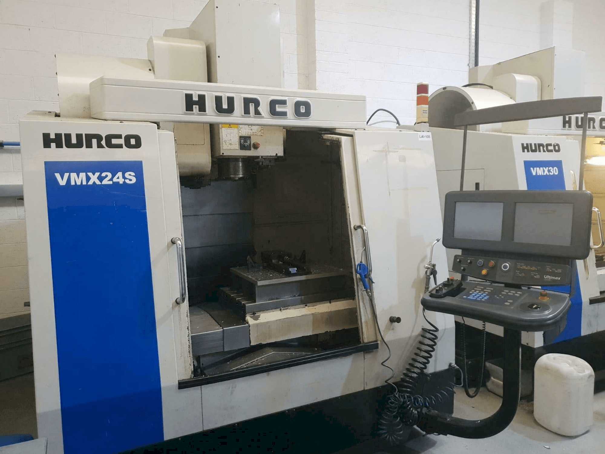Frontansicht der Hurco VMX 24 S Maschine