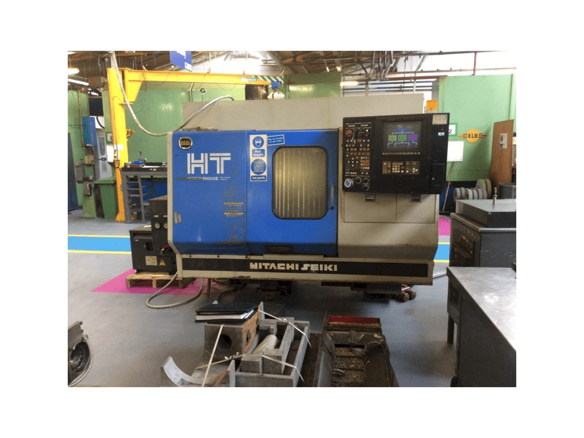 Frontansicht der HITACHI SEIKI HT20SII Maschine