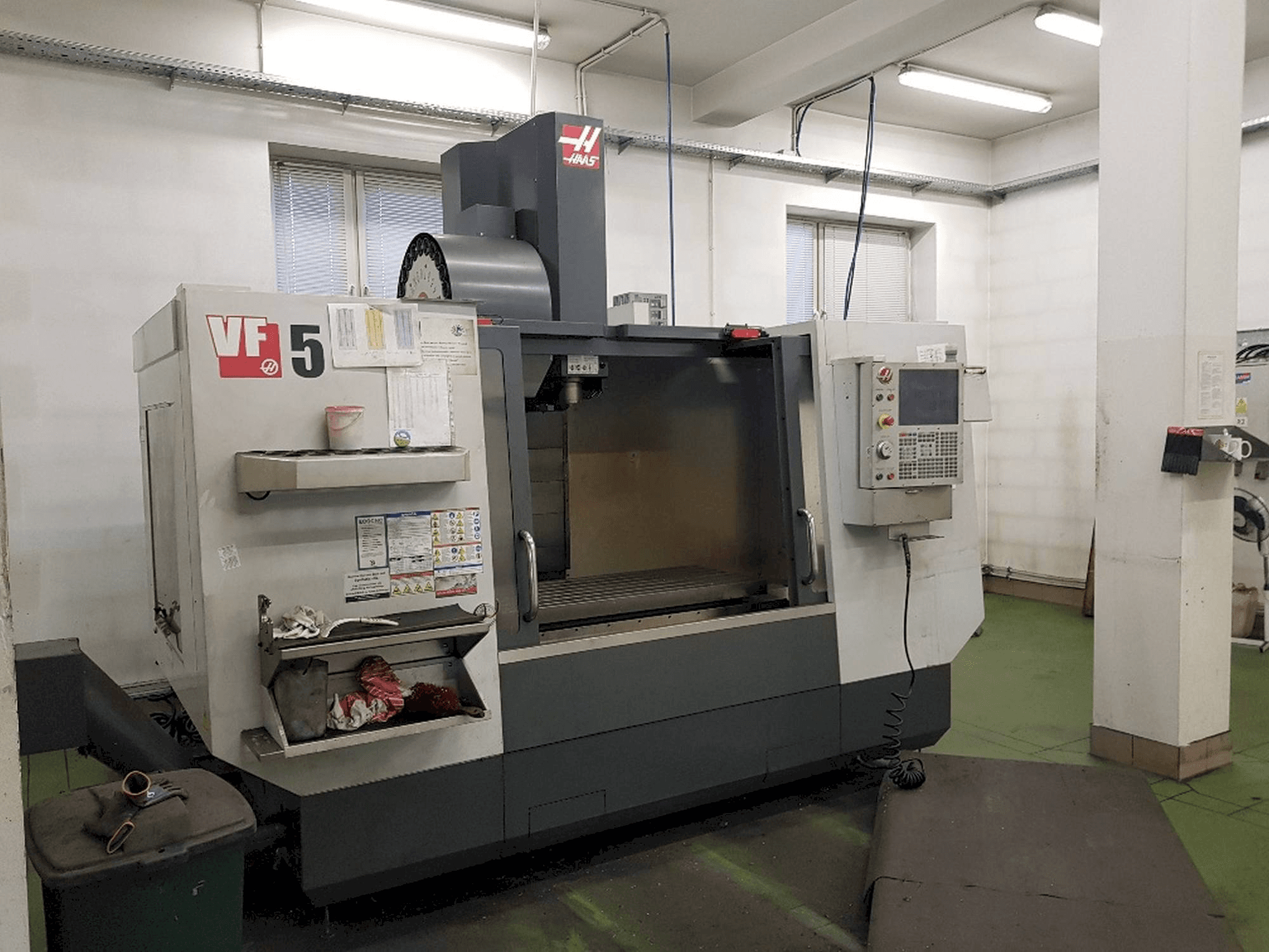 Frontansicht der HAAS VF-5/40 Maschine