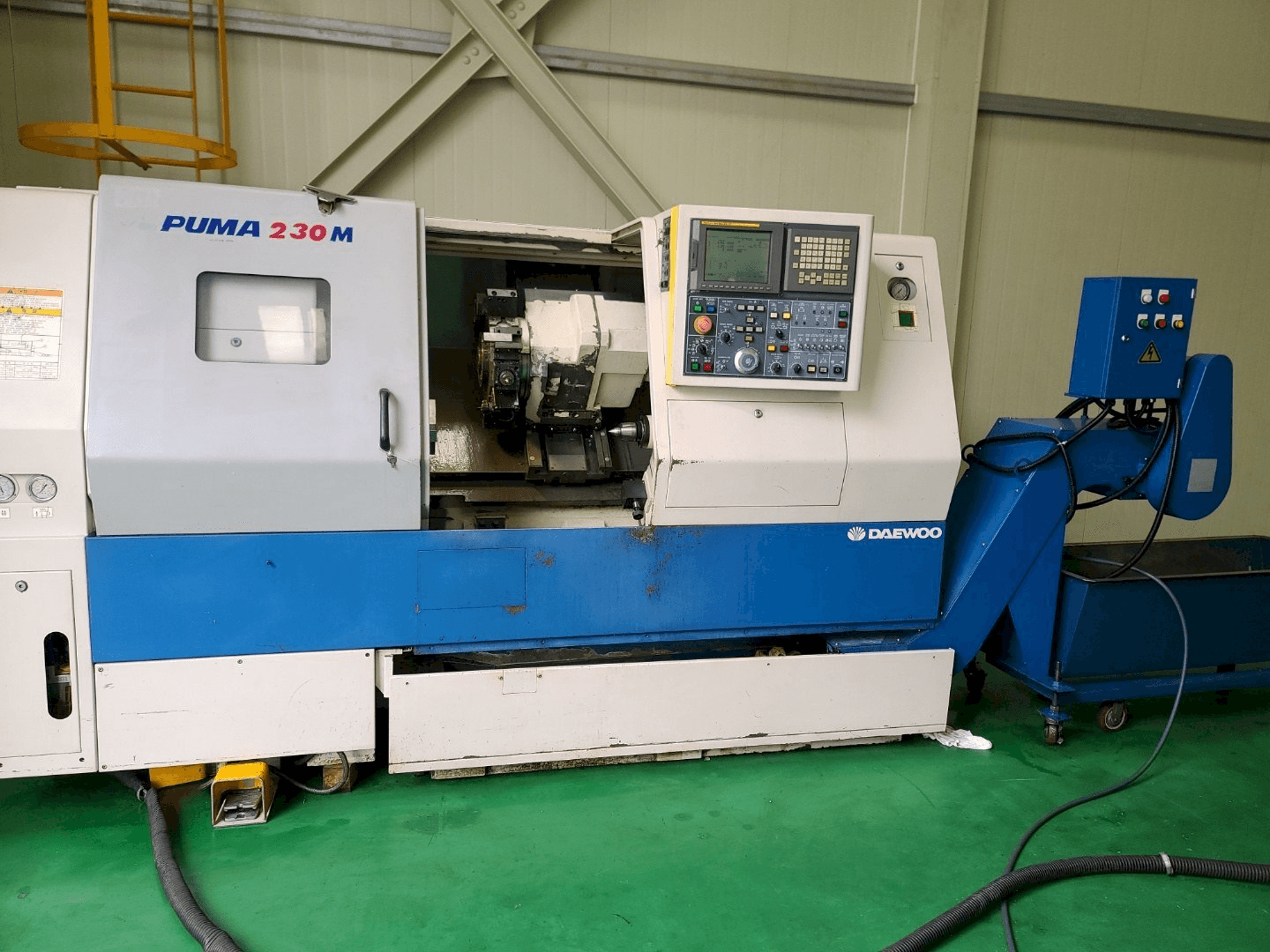 Frontansicht der Doosan PUMA 230MB Maschine