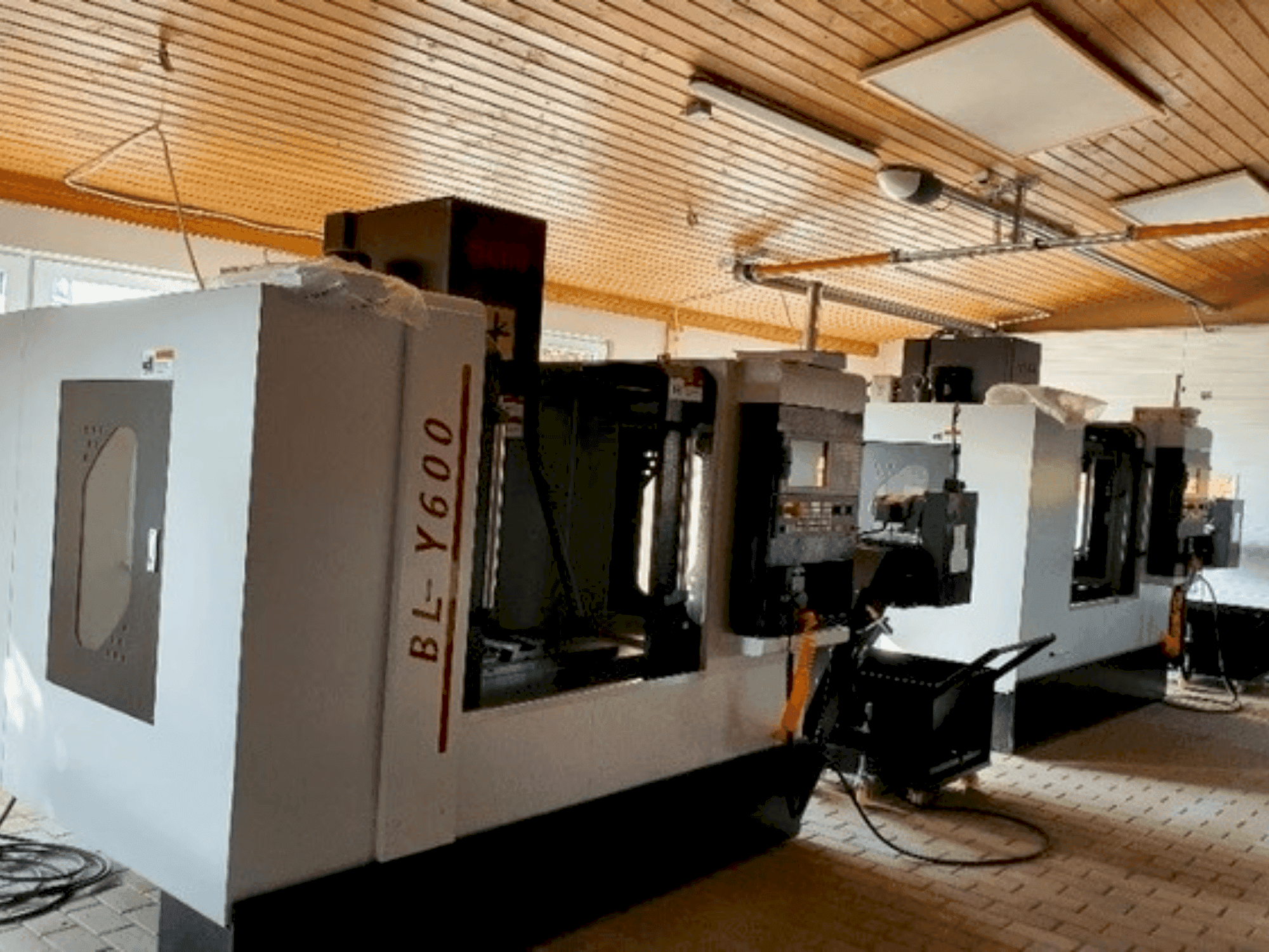 Frontansicht der TAATH BL-Y 600 Maschine