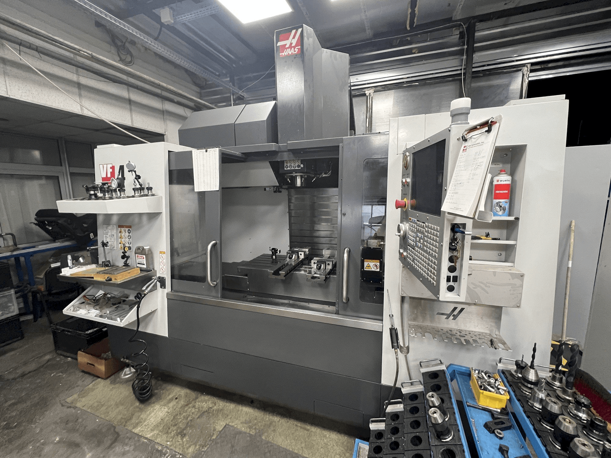 Frontansicht der HAAS VF-4 Maschine