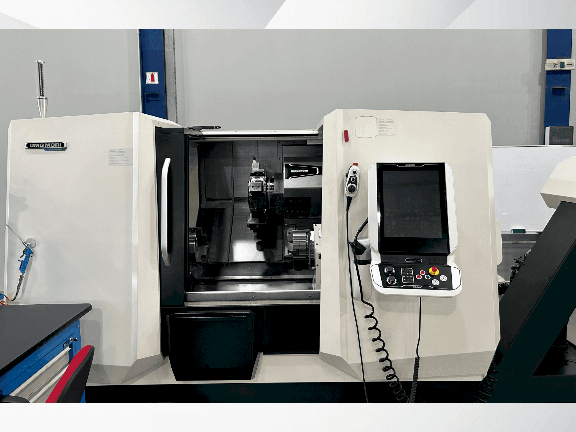 Frontansicht der DMG MORI CLX 450 V6 Maschine