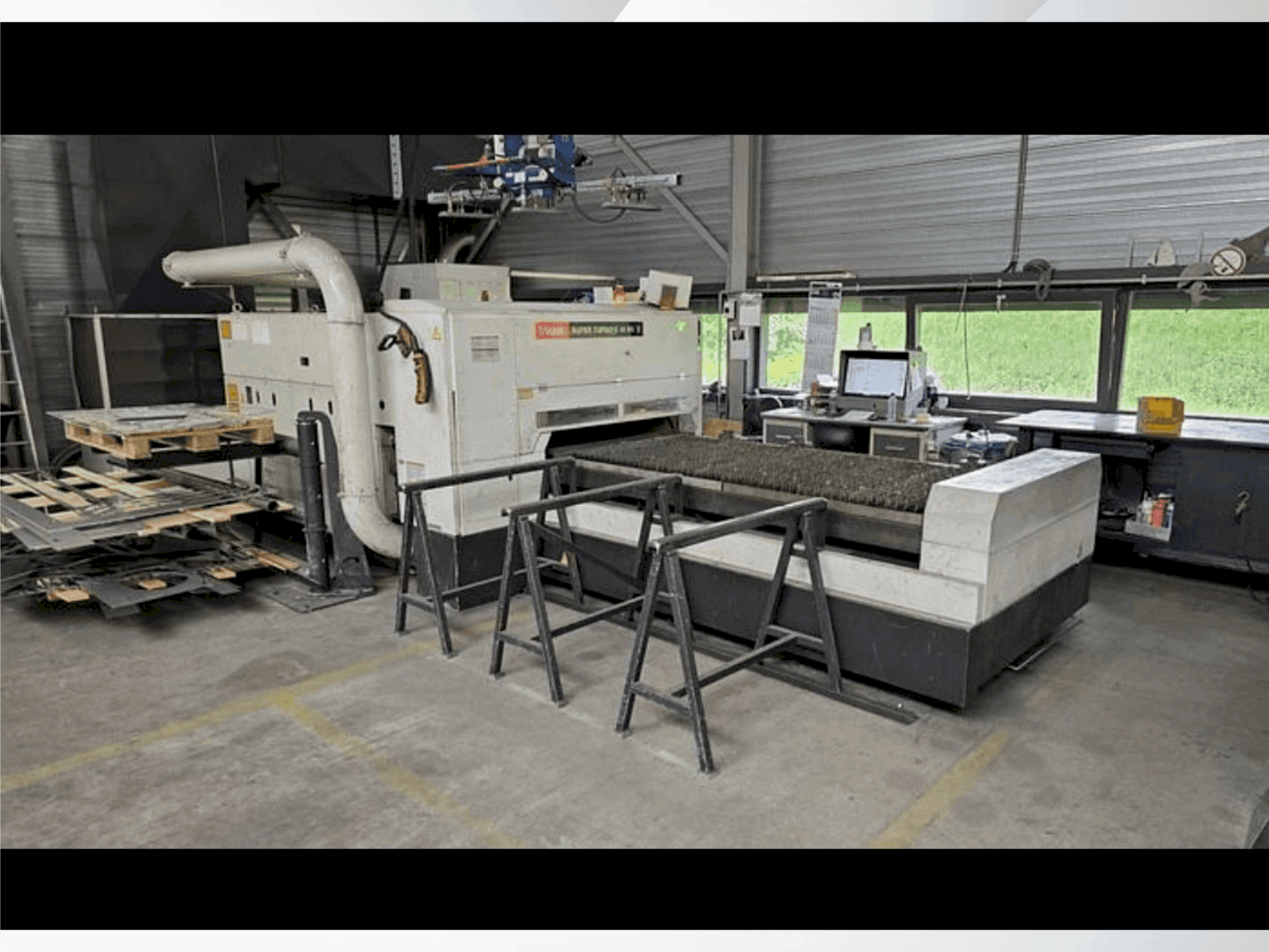 Frontansicht der Mazak Super Turbo-X 48 MK II Maschine