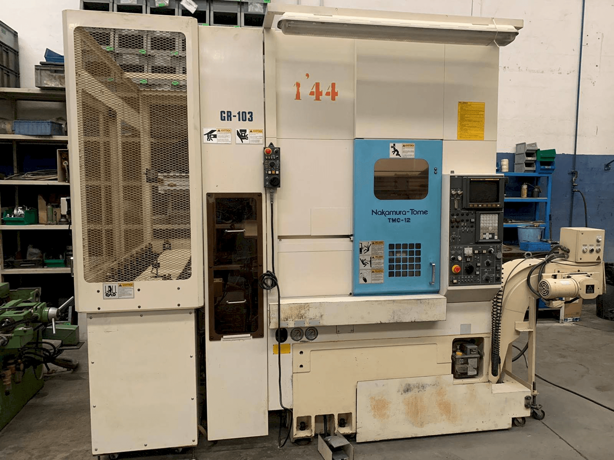 Frontansicht der NAKAMURA-TOME TMC 12 Maschine