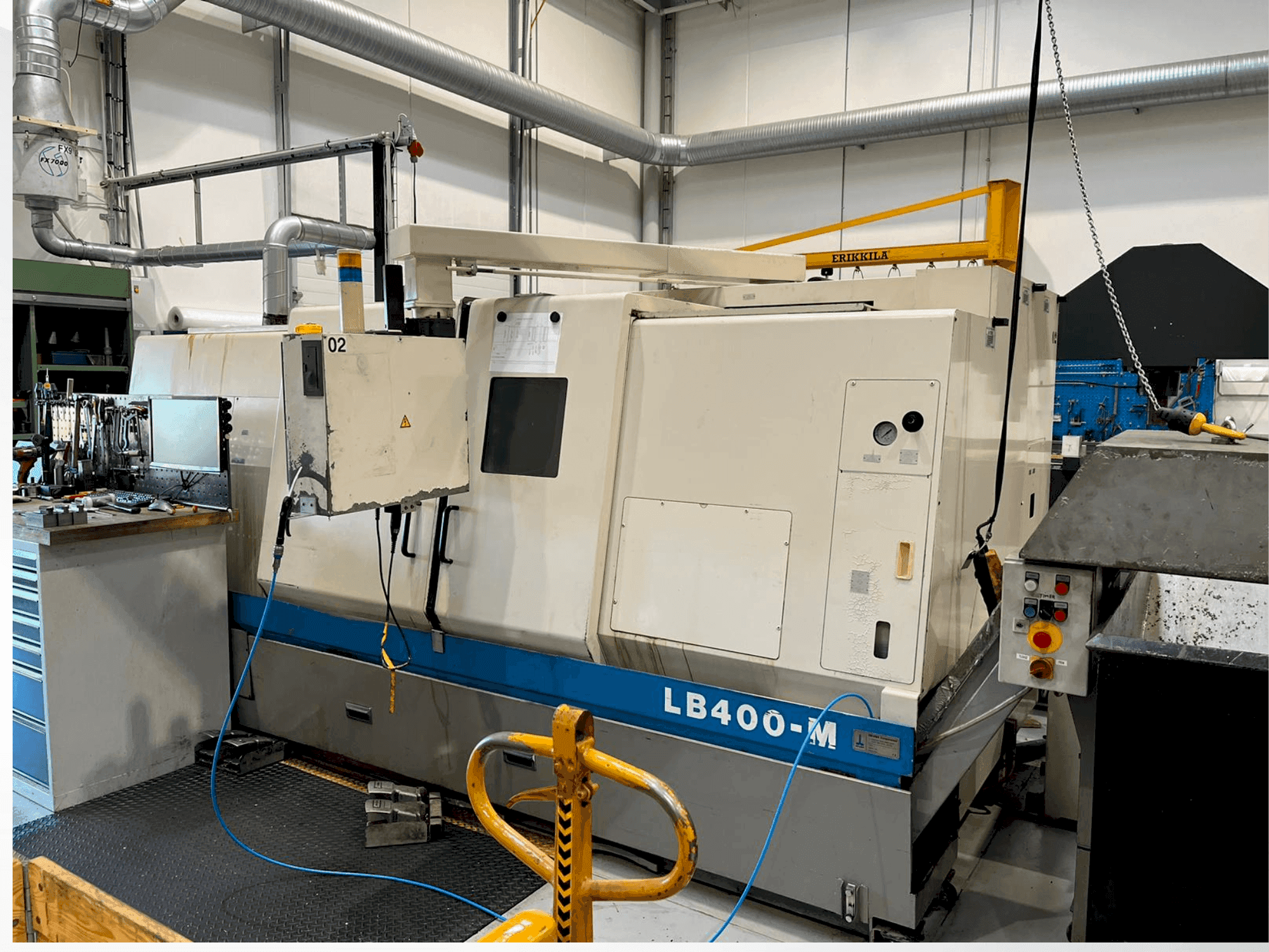 Frontansicht der Okuma LB400 M Maschine