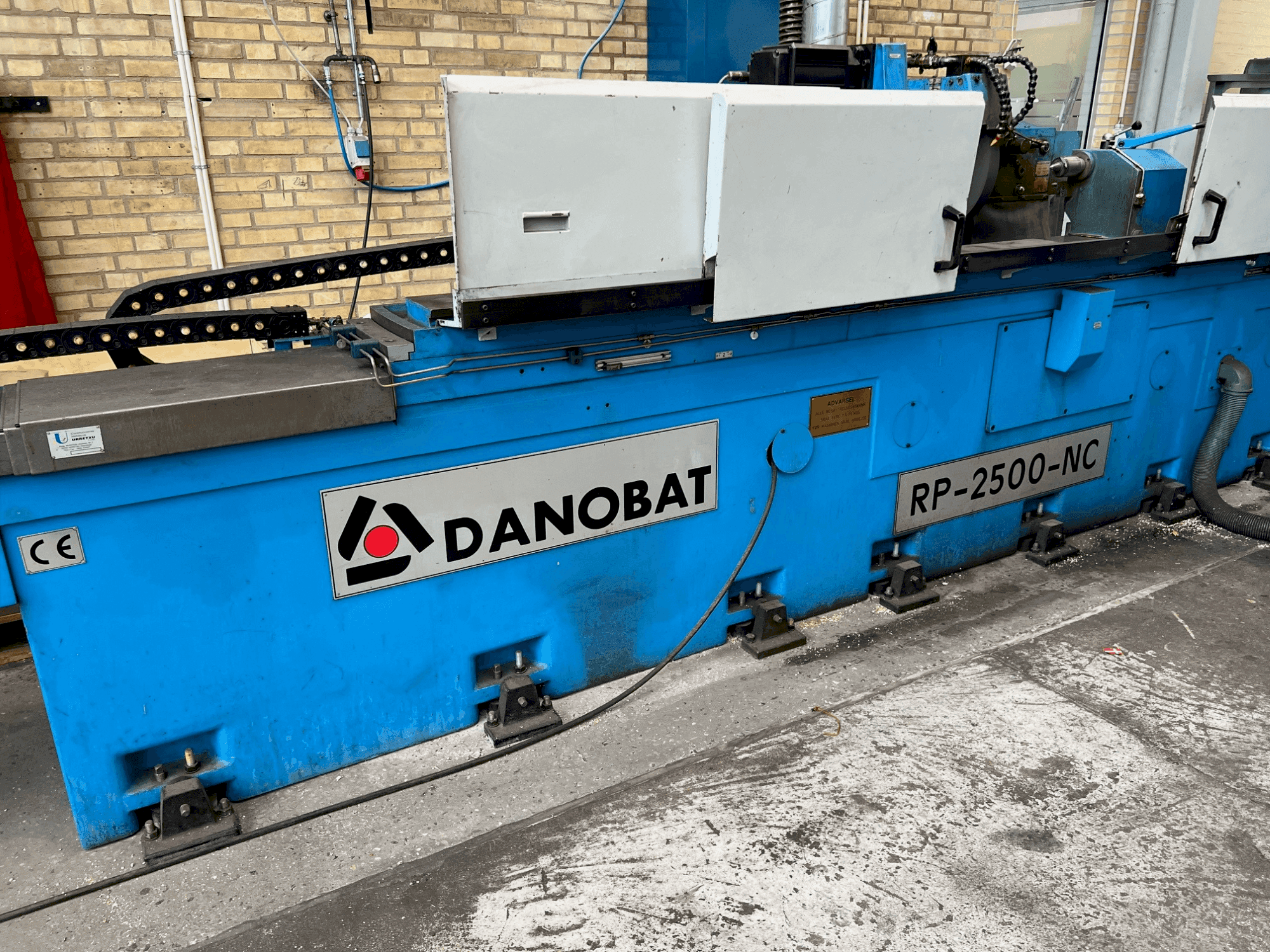 Frontansicht der DANOBAT RP-2500-NC Maschine