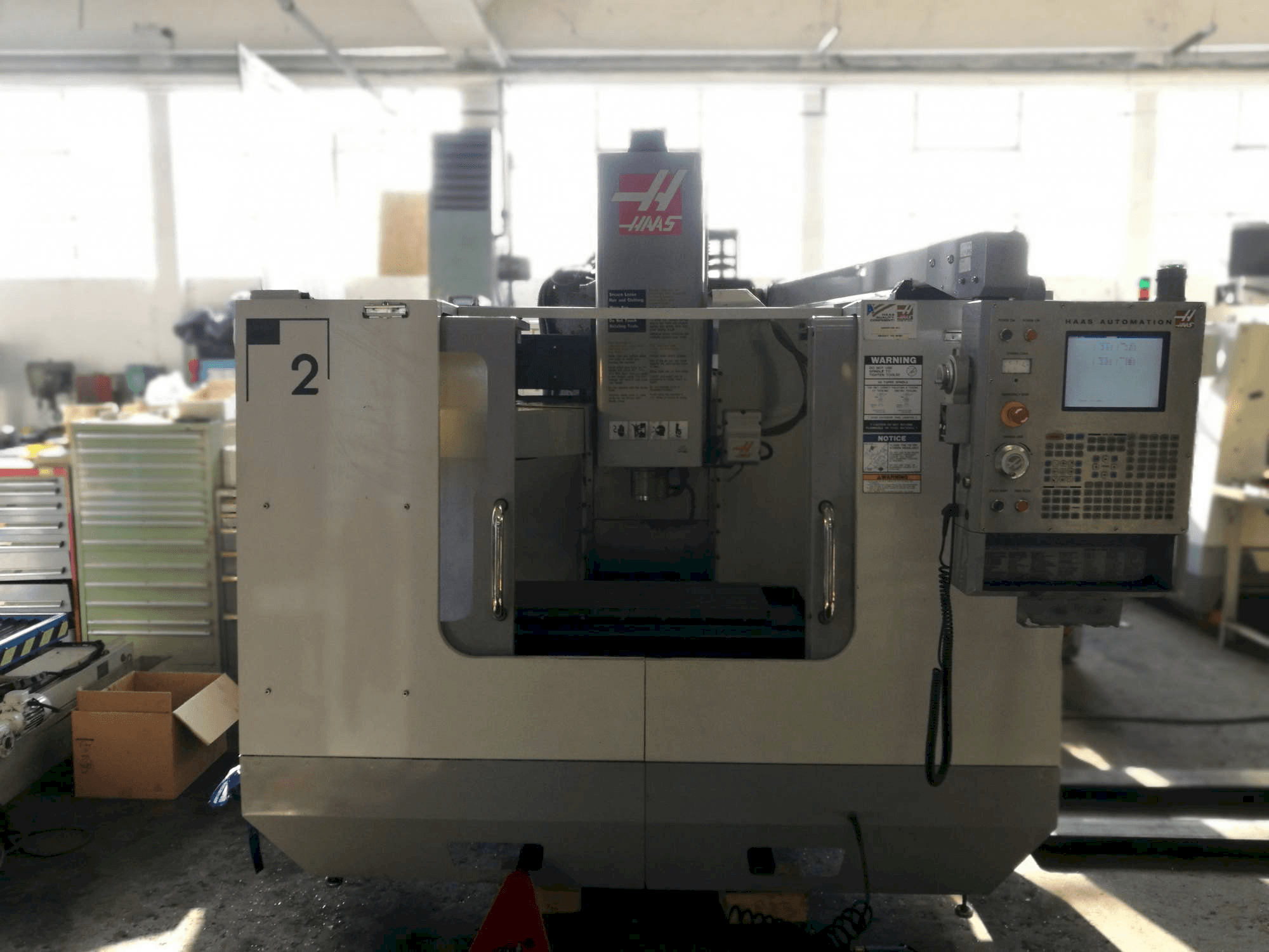 Frontansicht der HAAS VF-2BHE Maschine