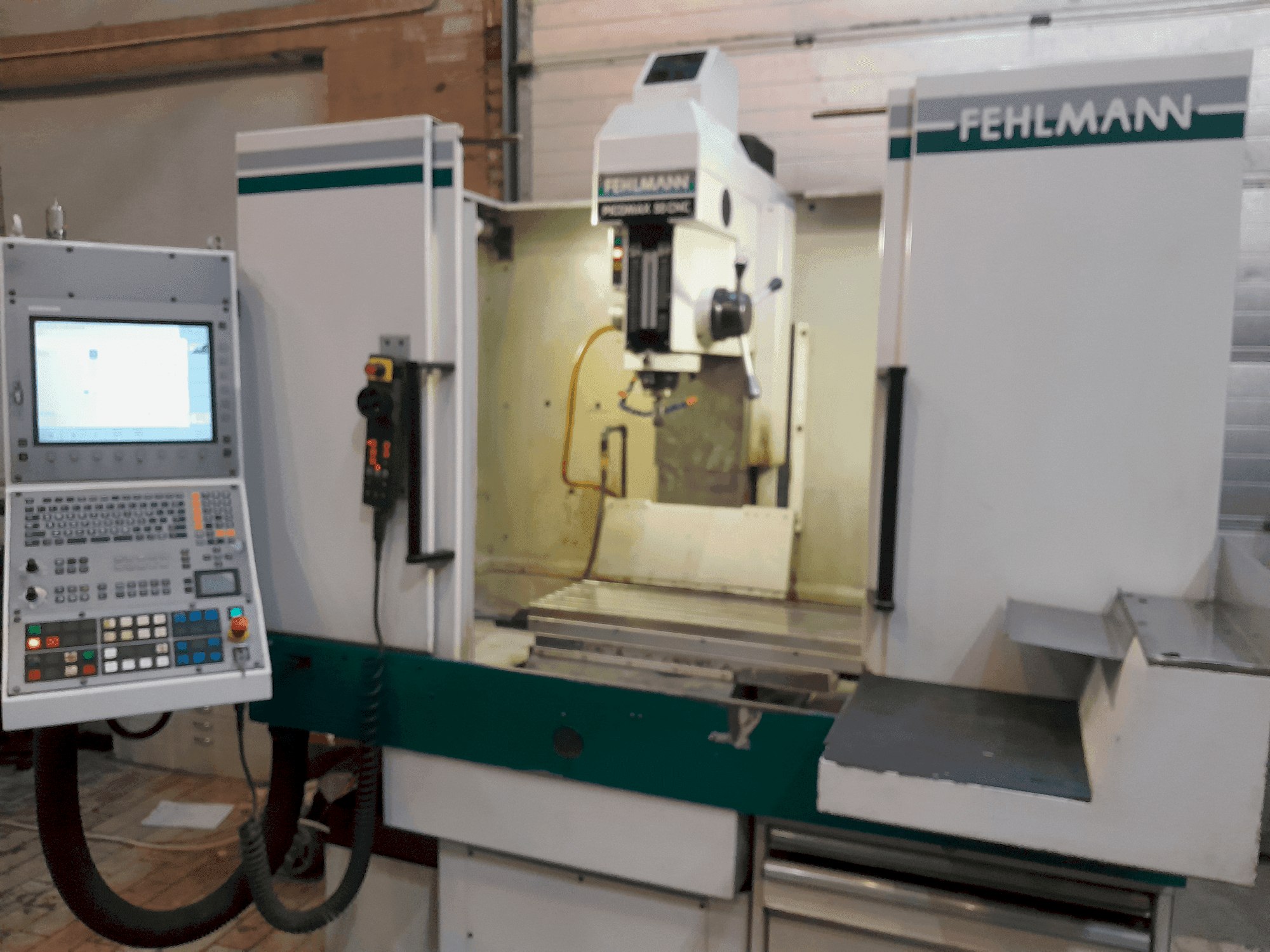 Frontansicht der FEHLMANN PICOMAX 55 CNC 2/3 Maschine