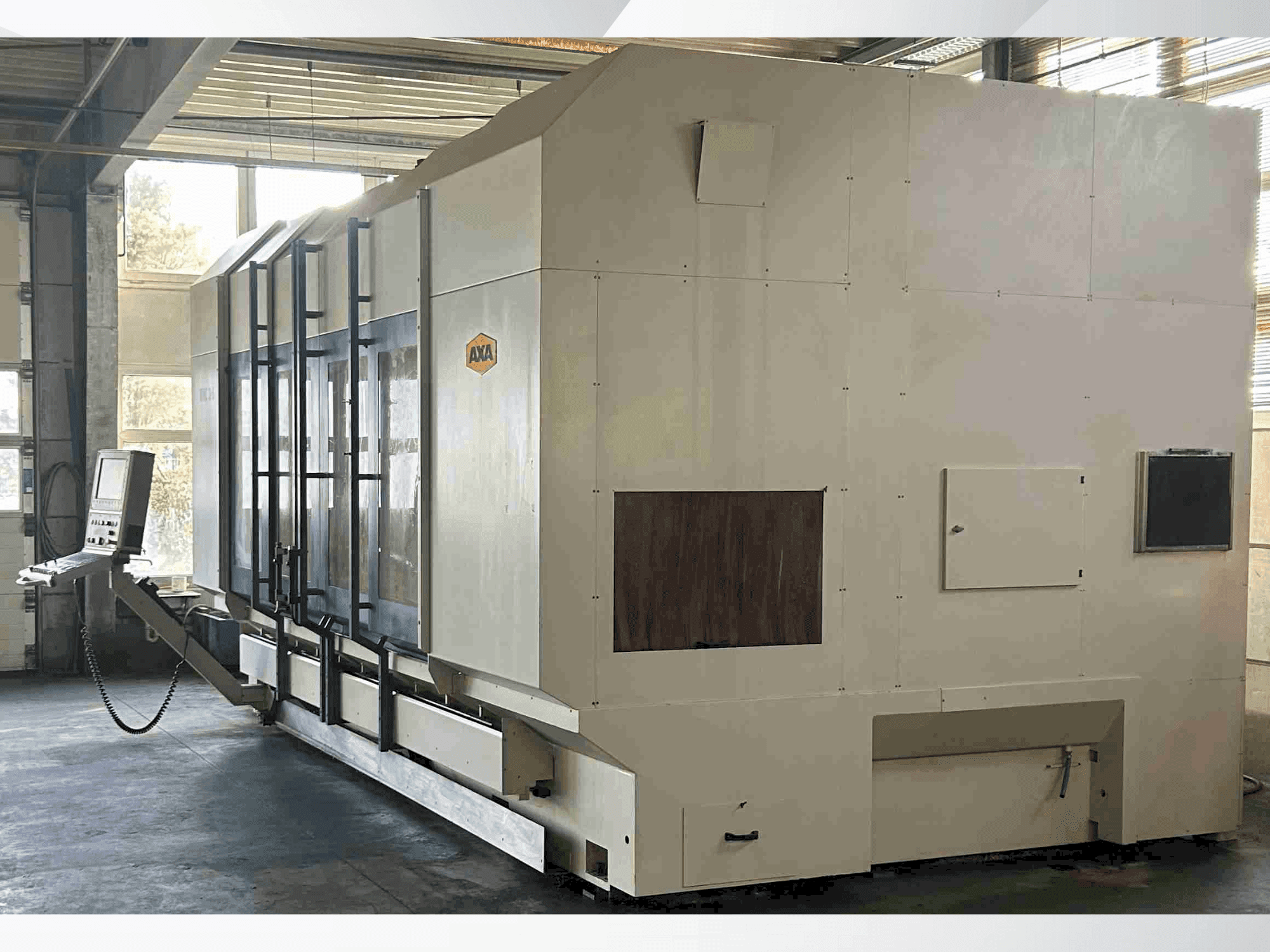 Frontansicht der AXA VHC 3-3000 S Maschine