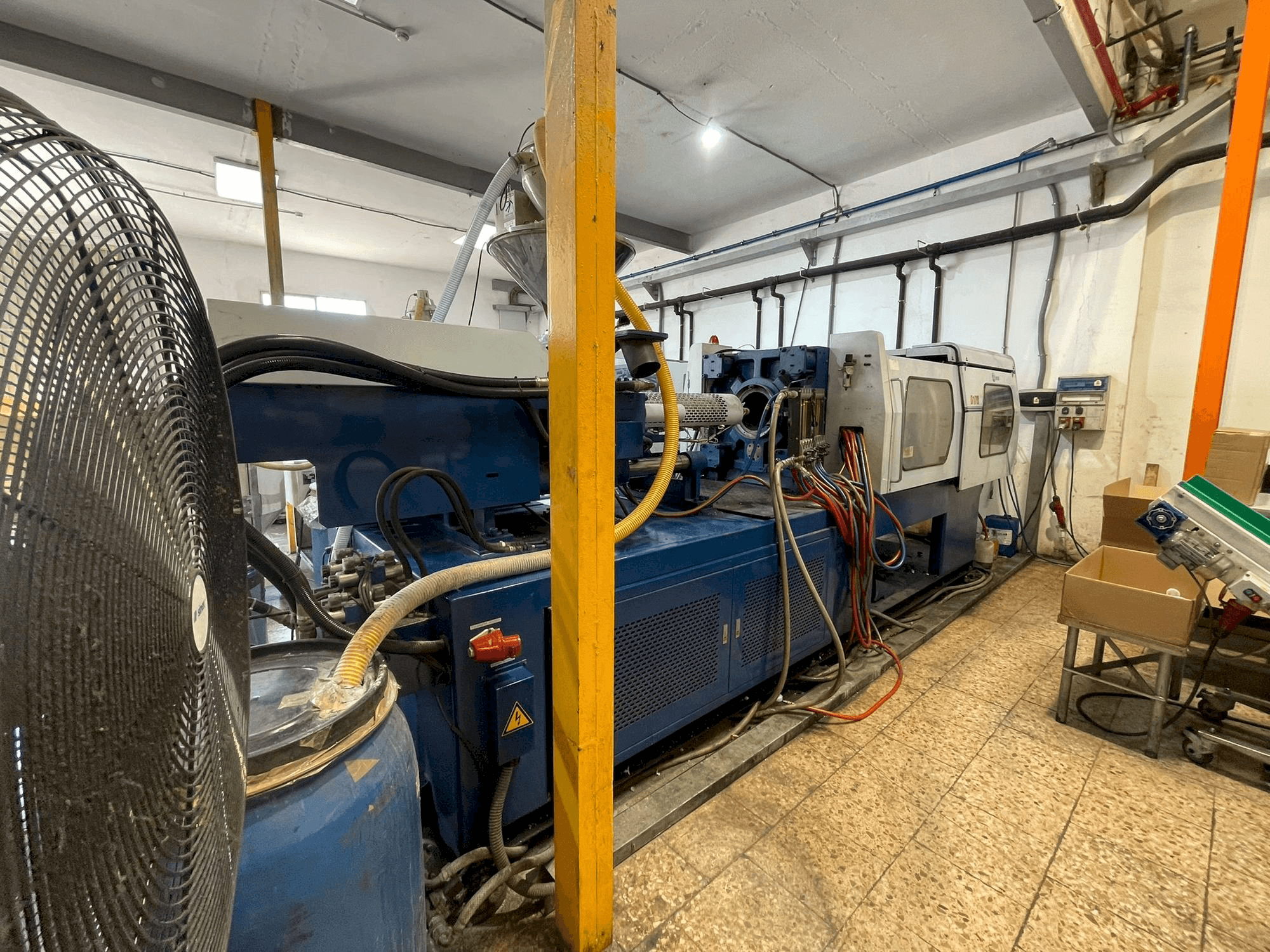 Linke Seitenansicht der Euroinj D170 Maschine