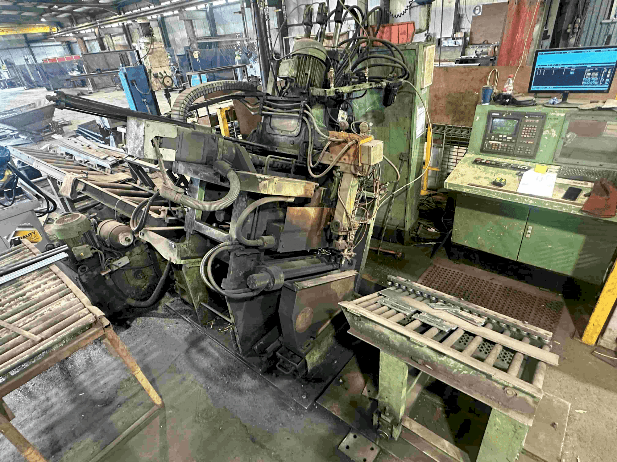 Frontansicht der Peddinghaus FDB 600 Maschine