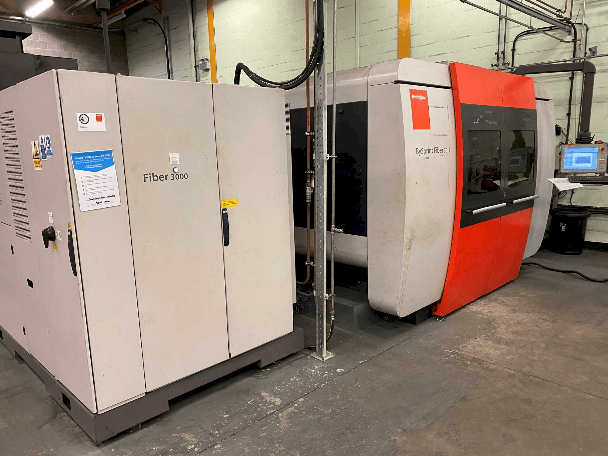 Frontansicht der Bystronic BySprint 3015 Fiber Maschine