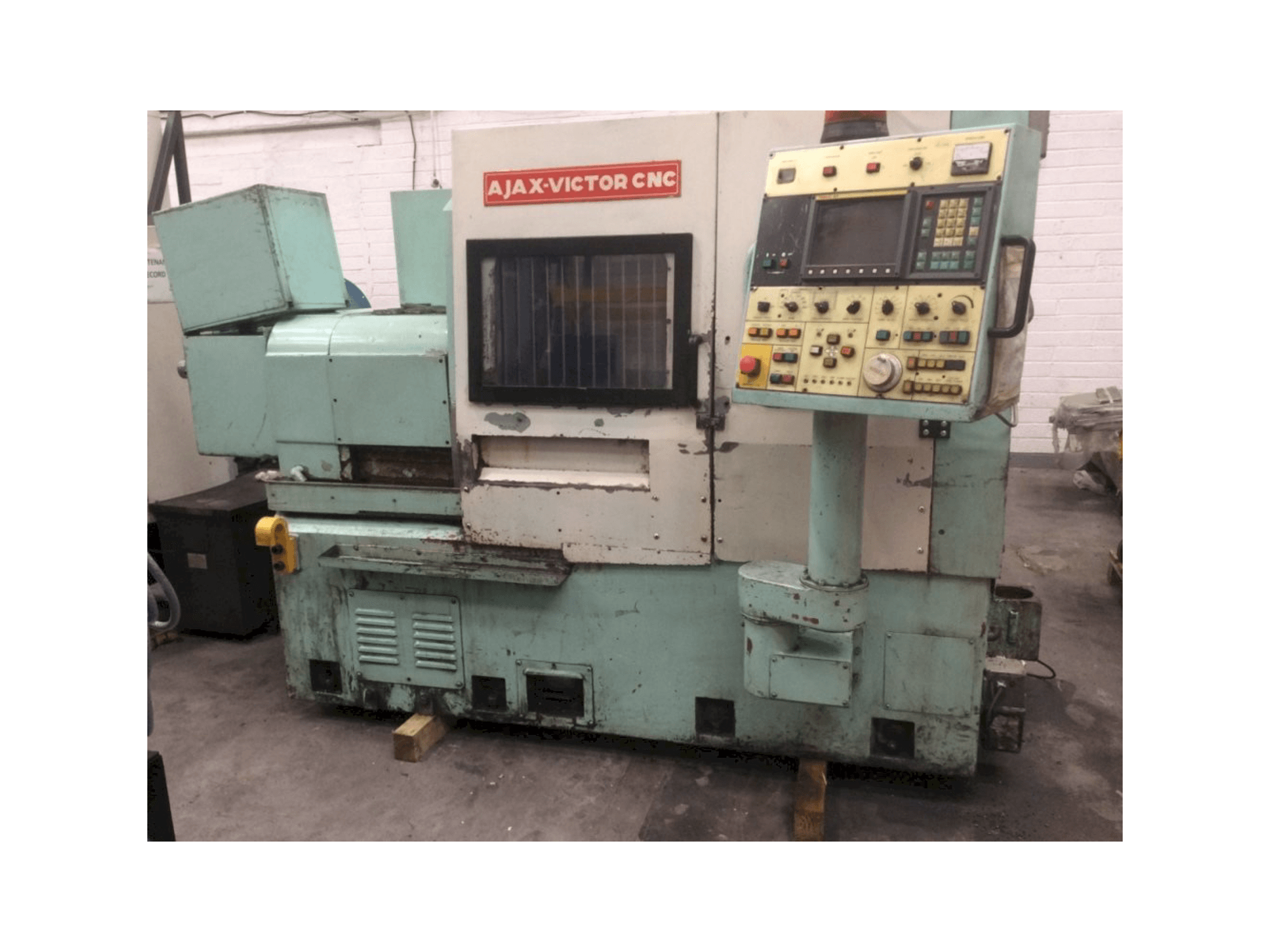 Frontansicht der Victor TNS-3H Maschine