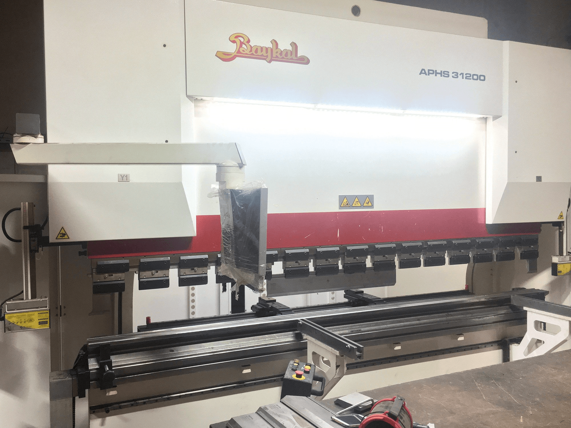 Frontansicht der Baykal APHS 31200 Maschine