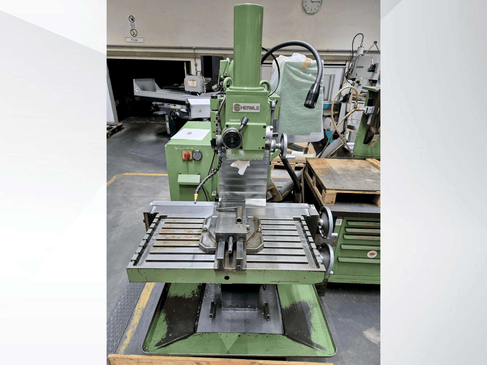 Frontansicht der HERMLE UWF 801 Maschine