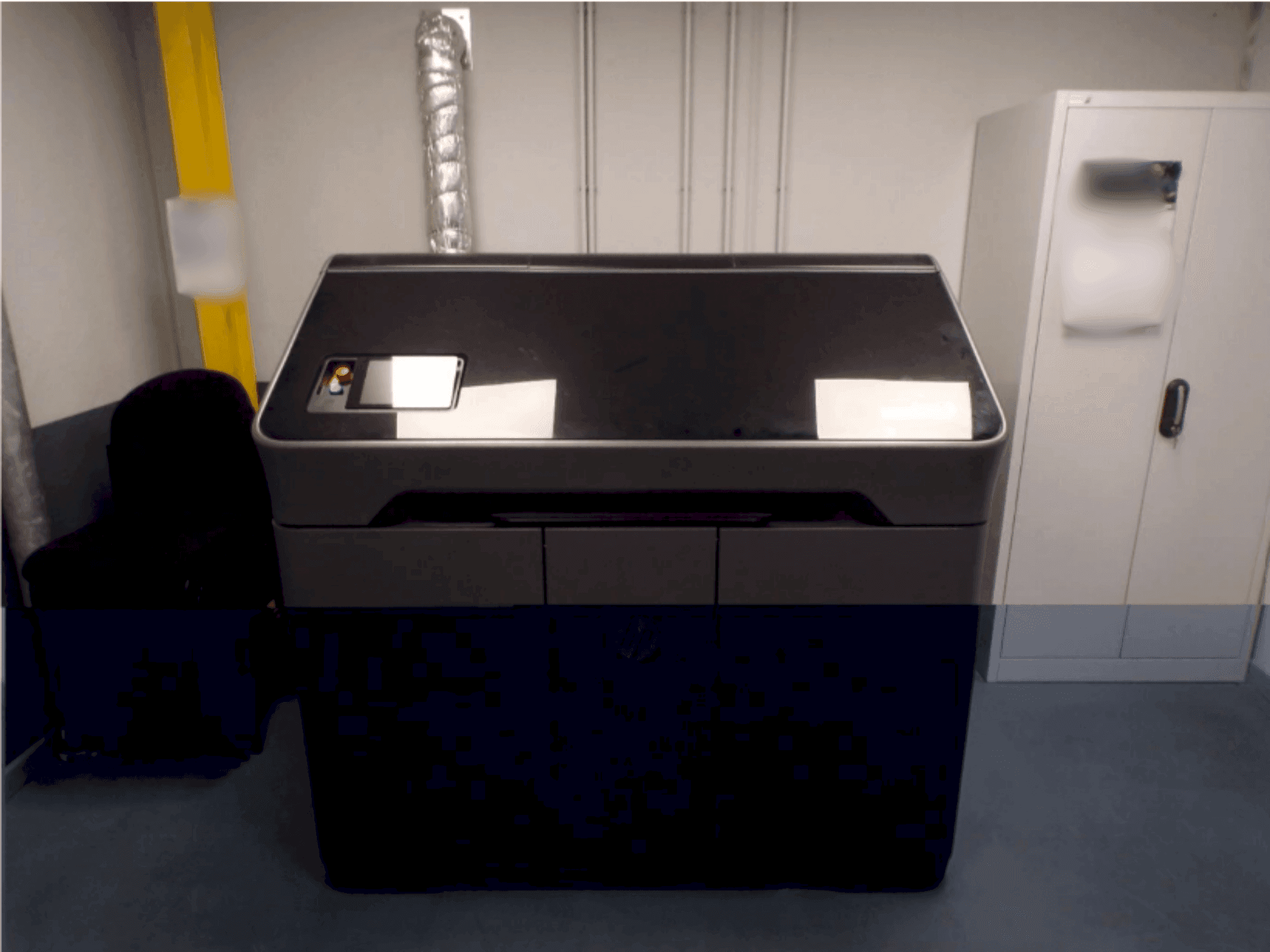 Frontansicht der HP Jet Fusion MJF 580 color Maschine